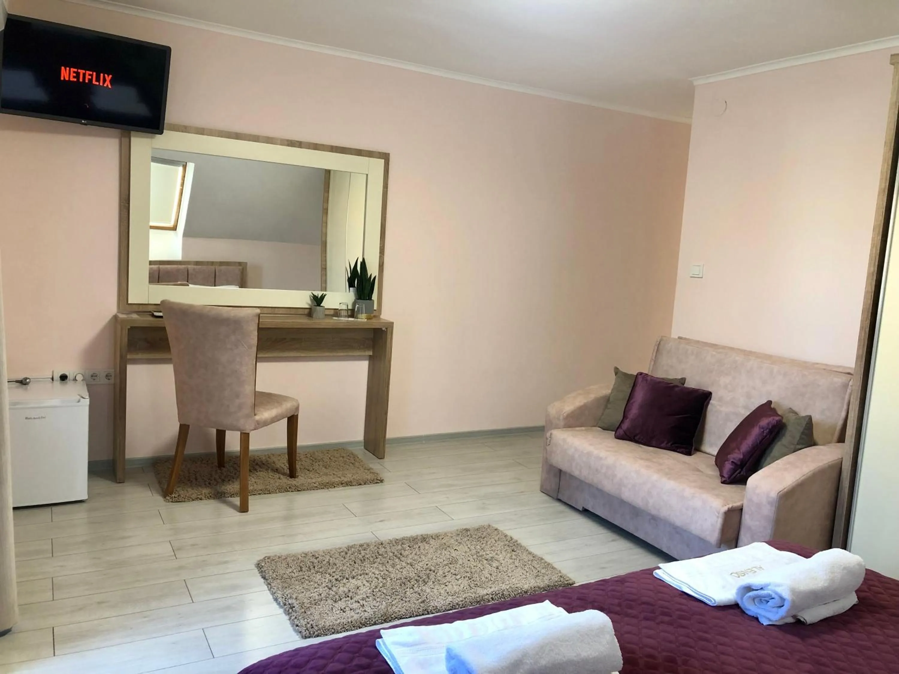 TV and multimedia, Bed in Alenso Guesthouse