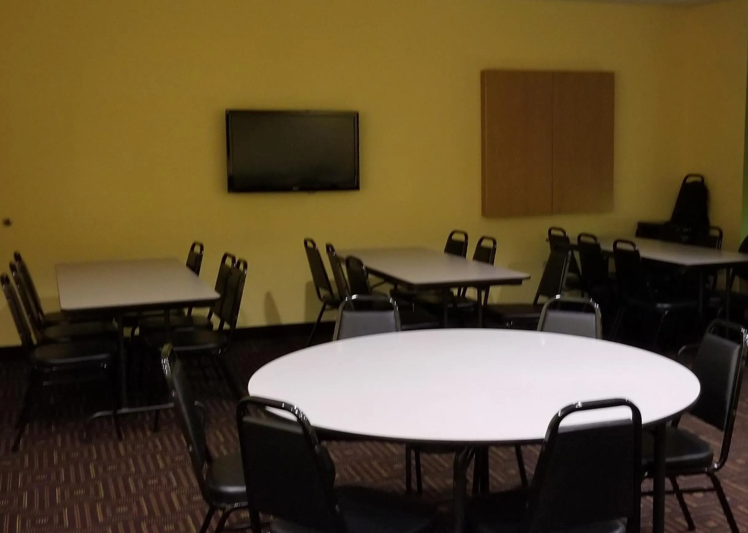 Meeting/conference room in Microtel Inn & Suites by Wyndham Delphos