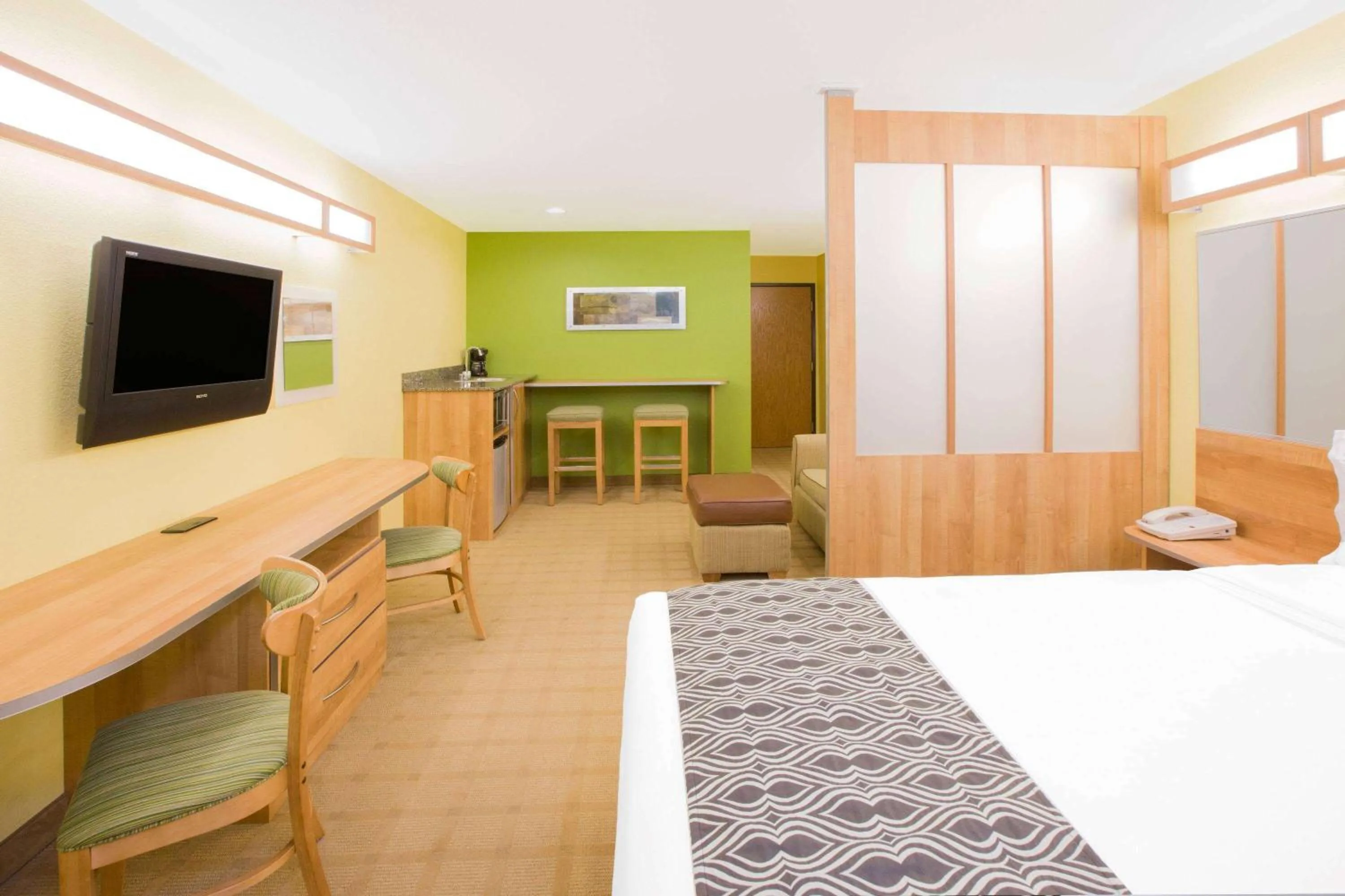 Photo of the whole room, Bed in Microtel Inn & Suites by Wyndham Delphos