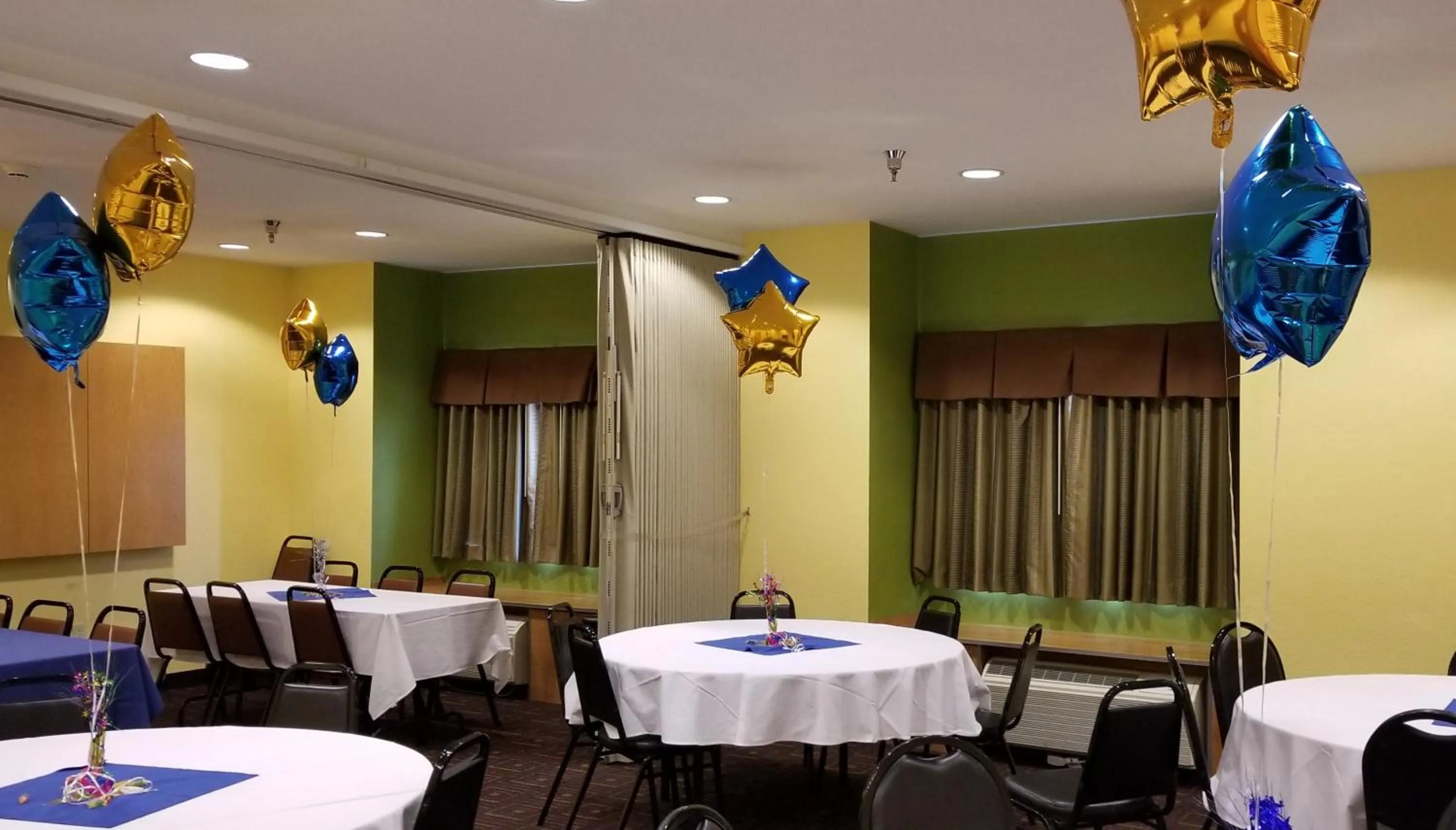 Meeting/conference room in Microtel Inn & Suites by Wyndham Delphos