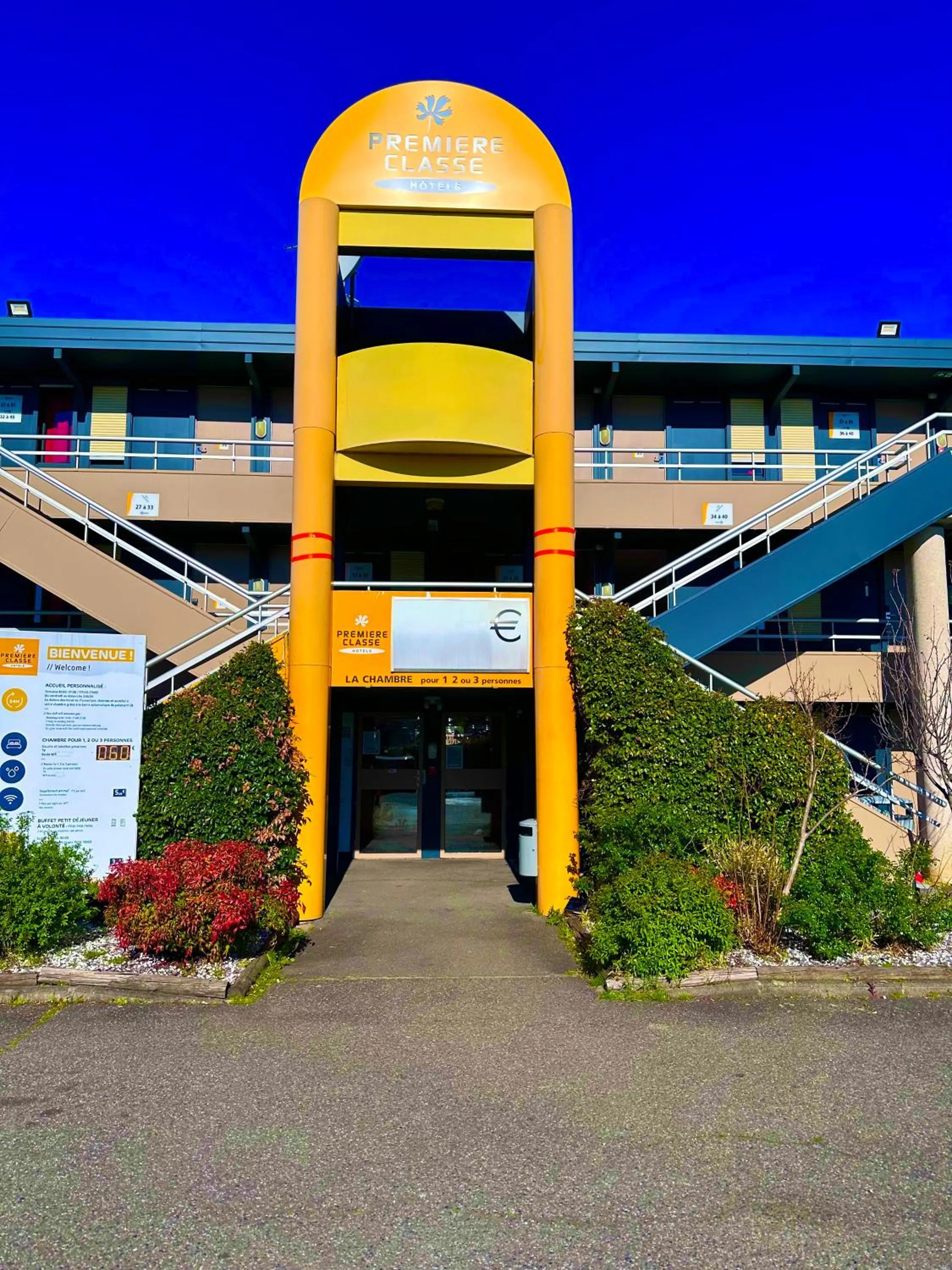 Facade/entrance in Premiere Classe Toulouse Ouest -Blagnac Aéroport