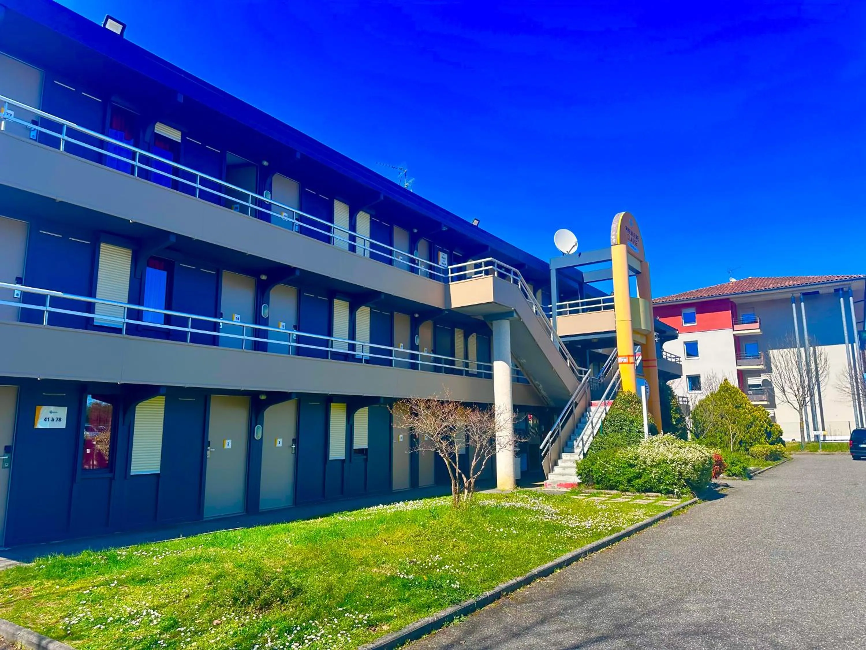 Property building in Premiere Classe Toulouse Ouest -Blagnac Aéroport