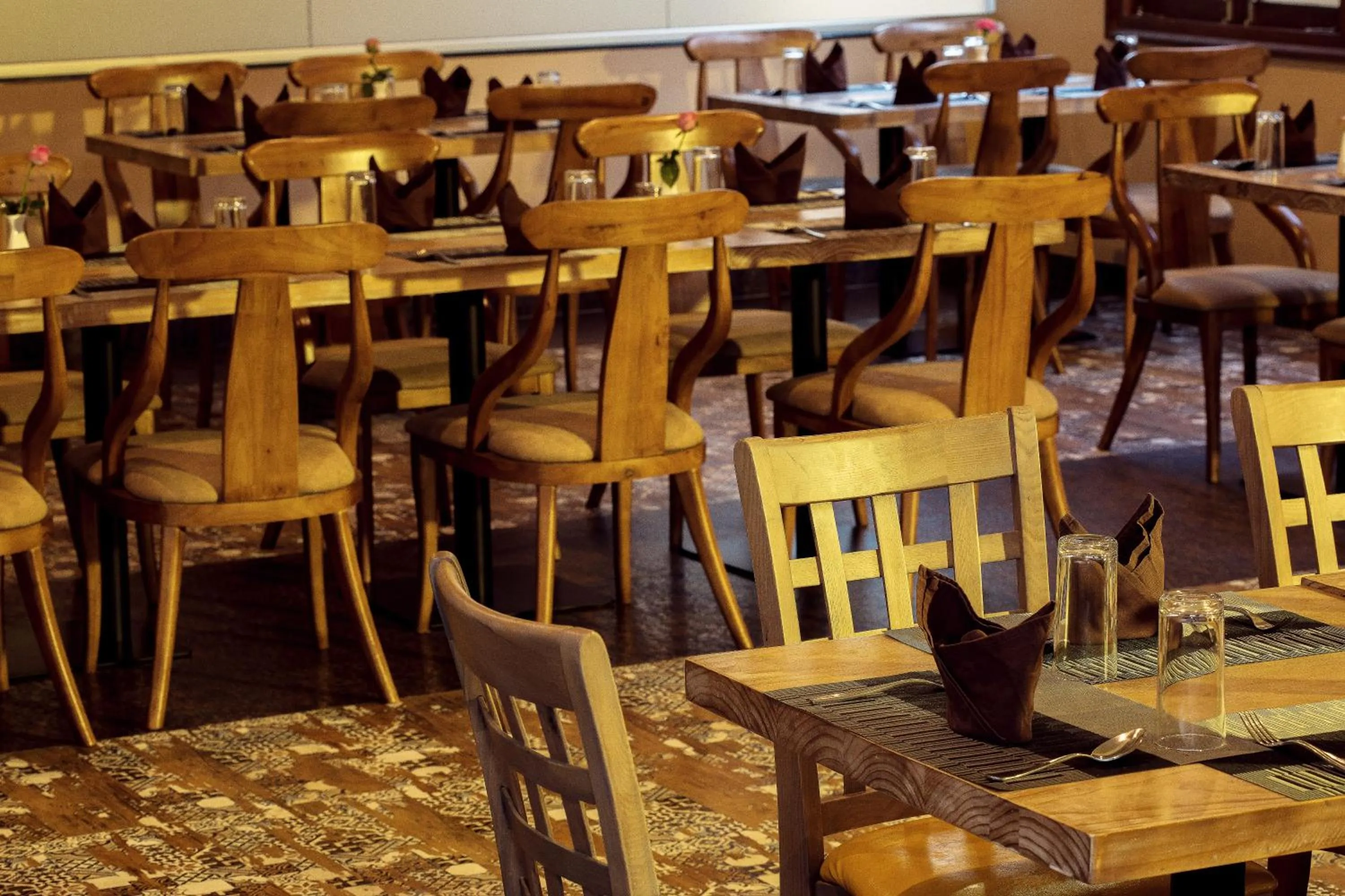 Restaurant/places to eat in Hotel RK Gardenia