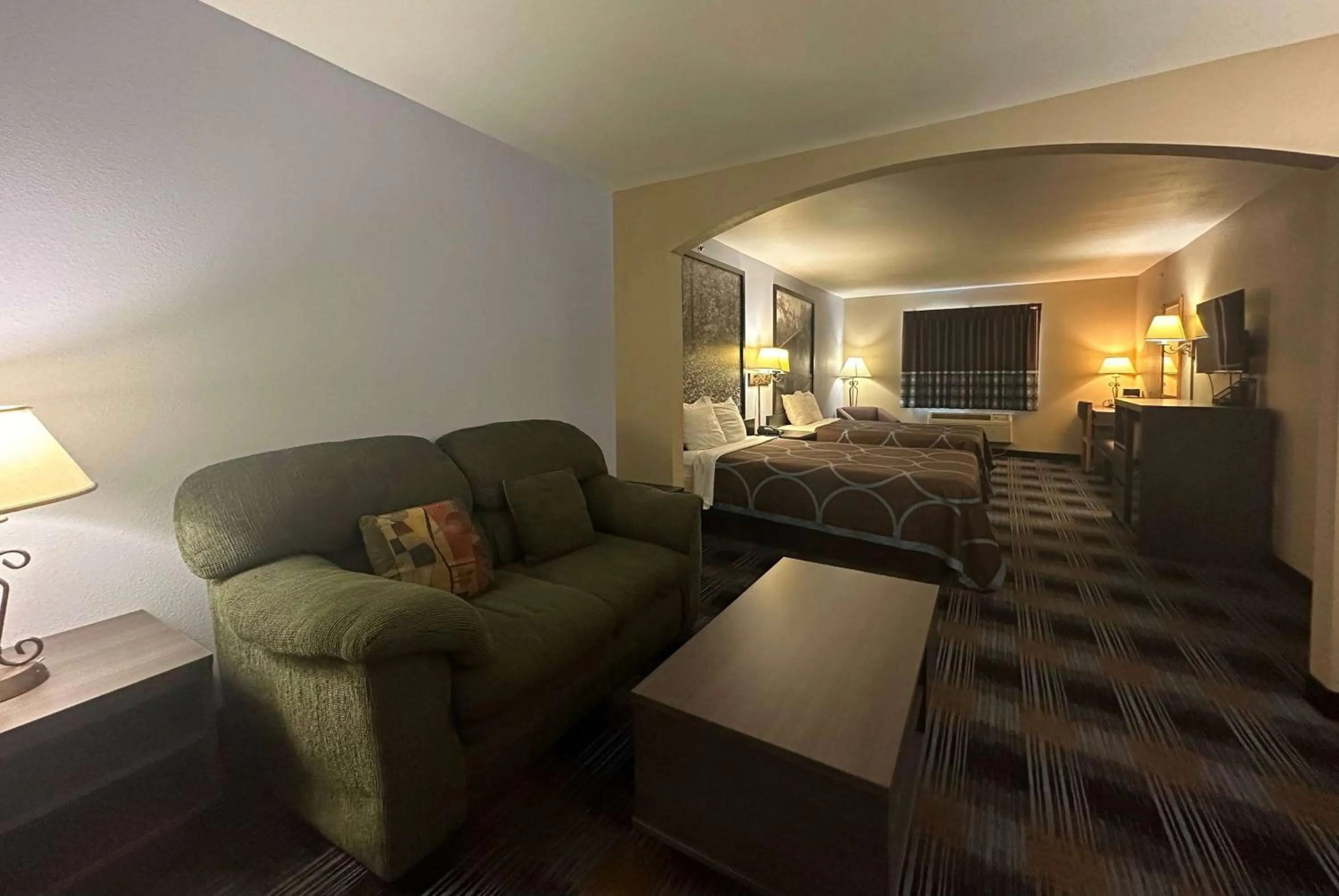 Photo of the whole room in Super 8 by Wyndham Columbia East