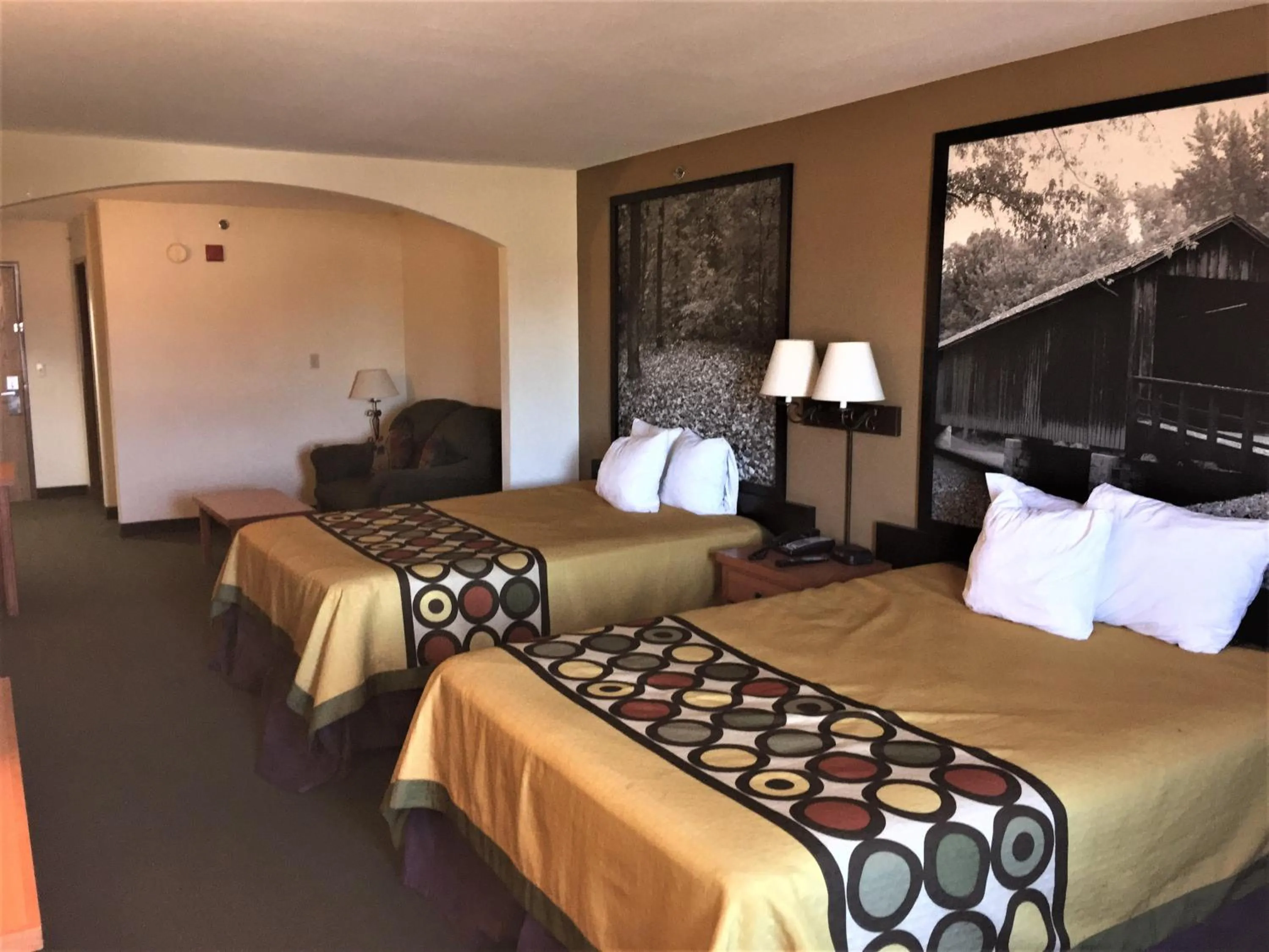 Family, Bed in Super 8 by Wyndham Columbia East