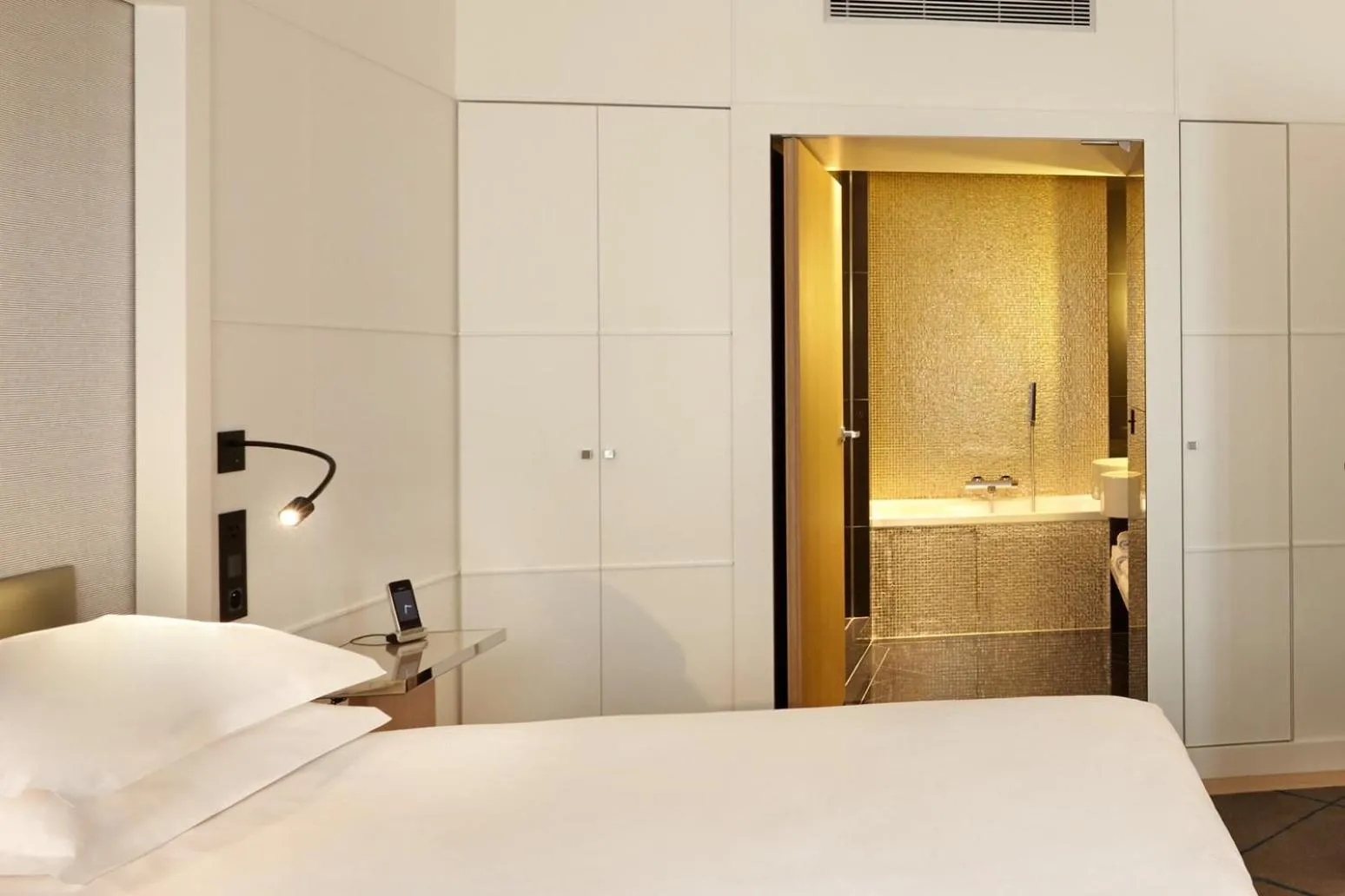 Bedroom, Bed in Hotel Opéra Richepanse