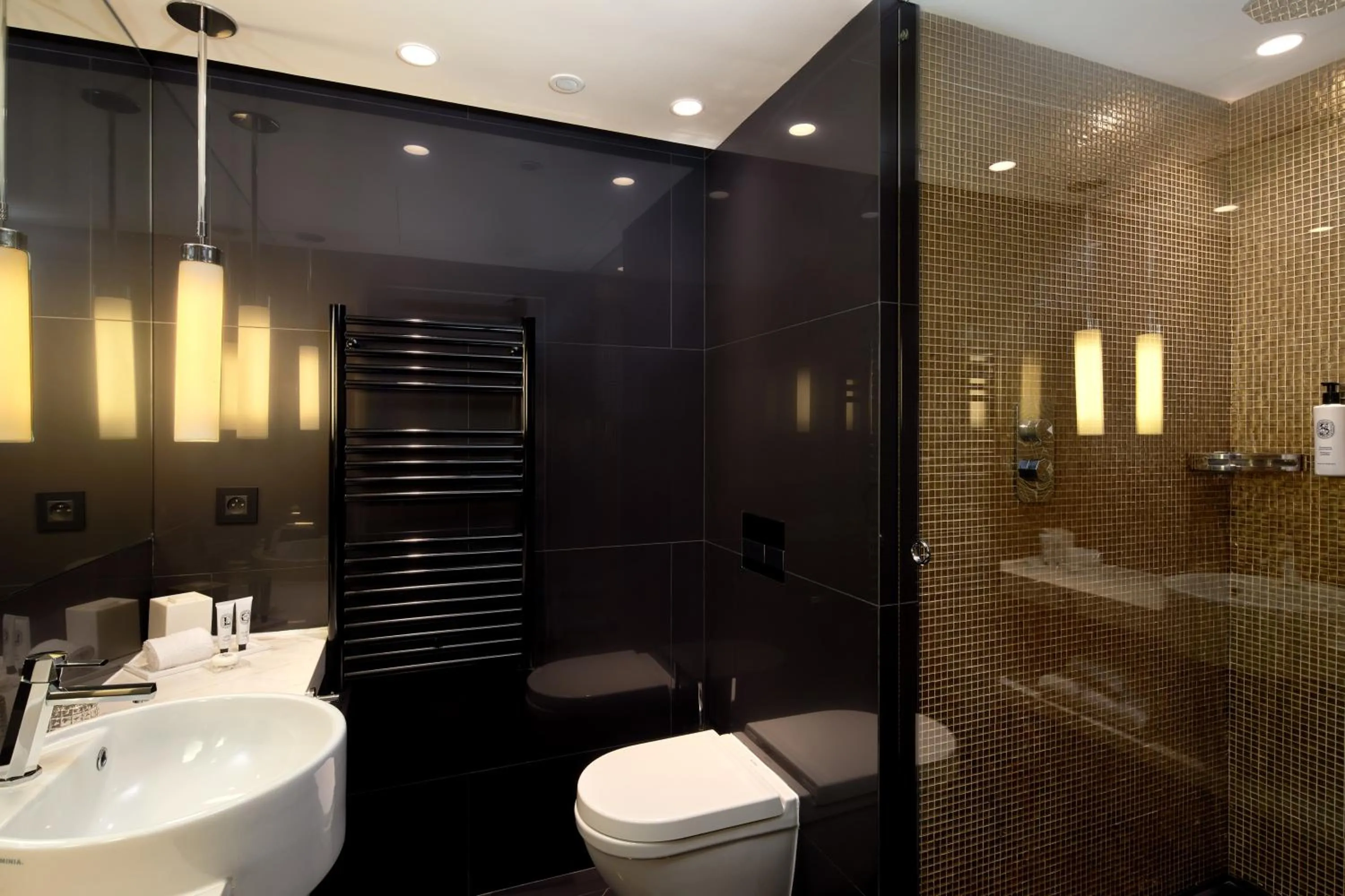 Bathroom in Hotel Opéra Richepanse