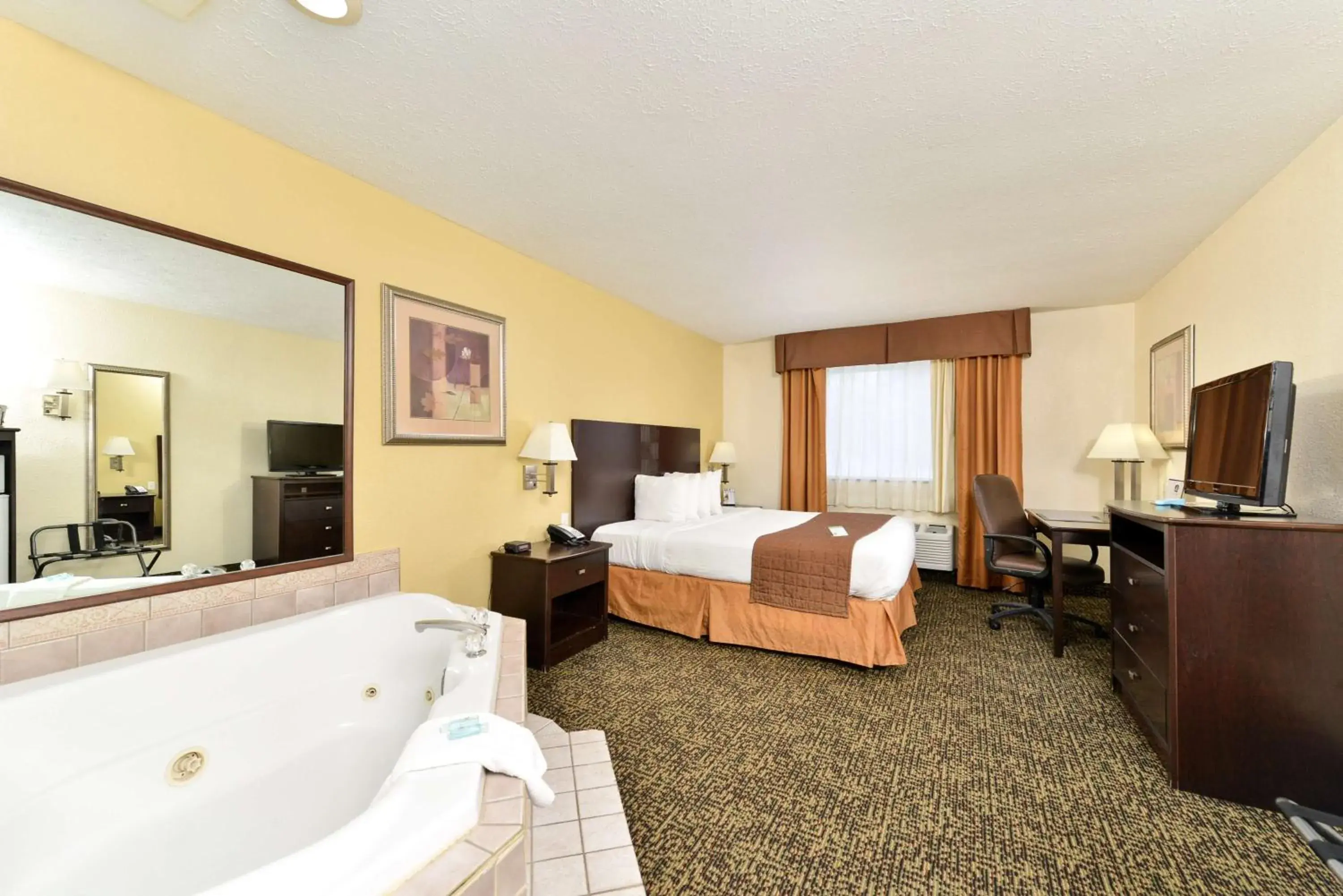 King Room with Hot Tub - Non-Smoking in Best Western Elyria King Room with Hot Tub - Non-Smoking in Best Western Elyria