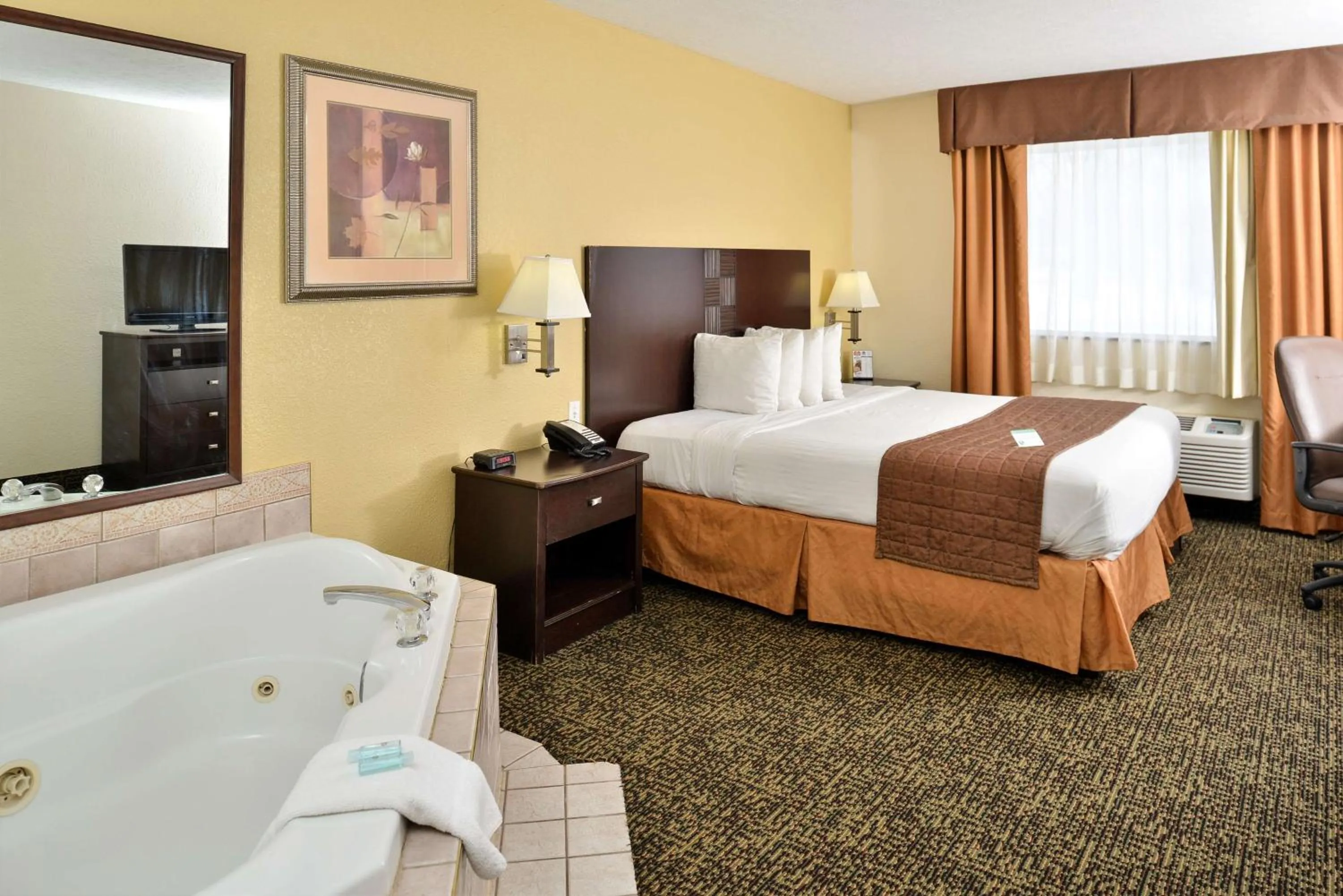 Photo of the whole room, Bed in Best Western Elyria