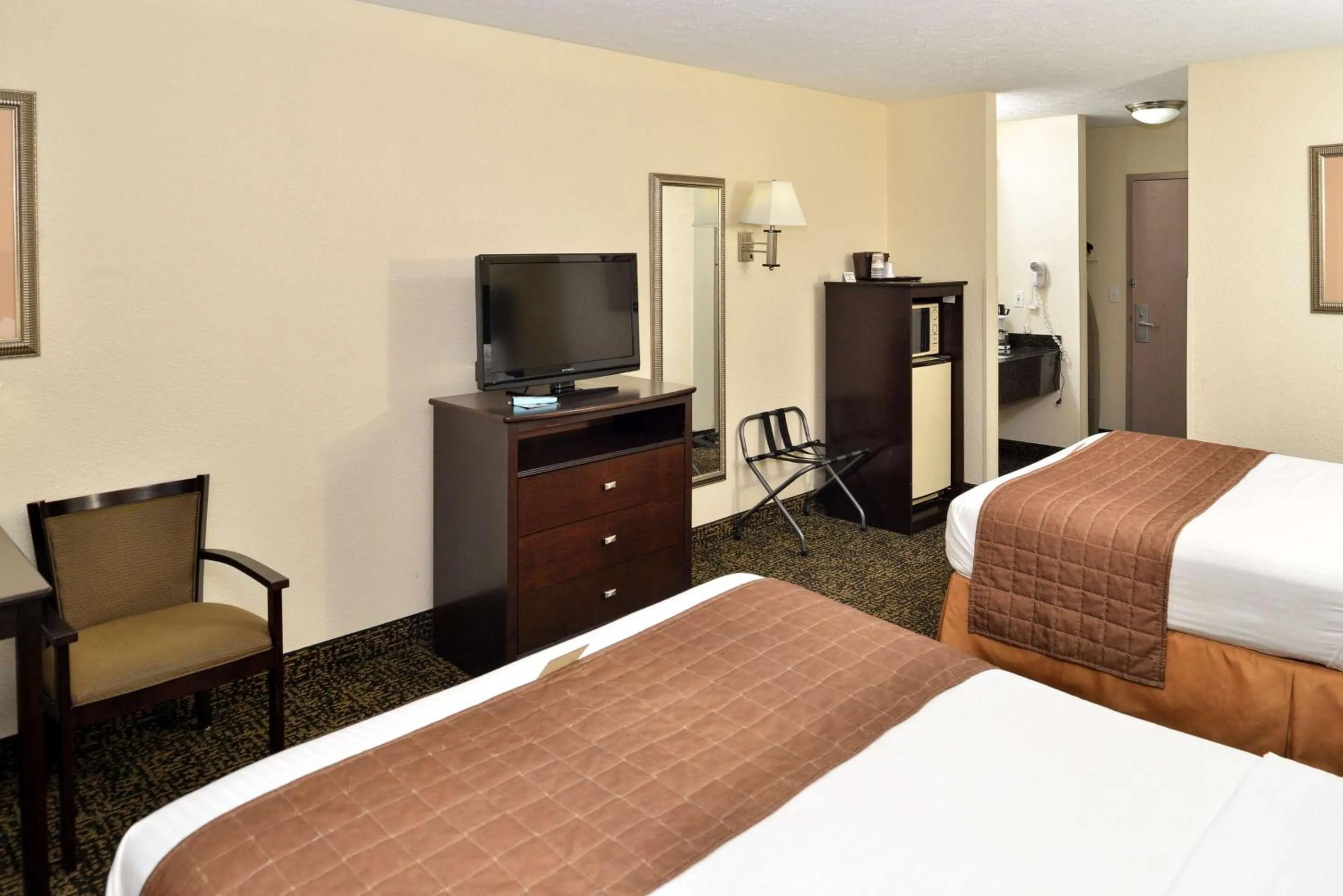 Photo of the whole room, Bed in Best Western Elyria