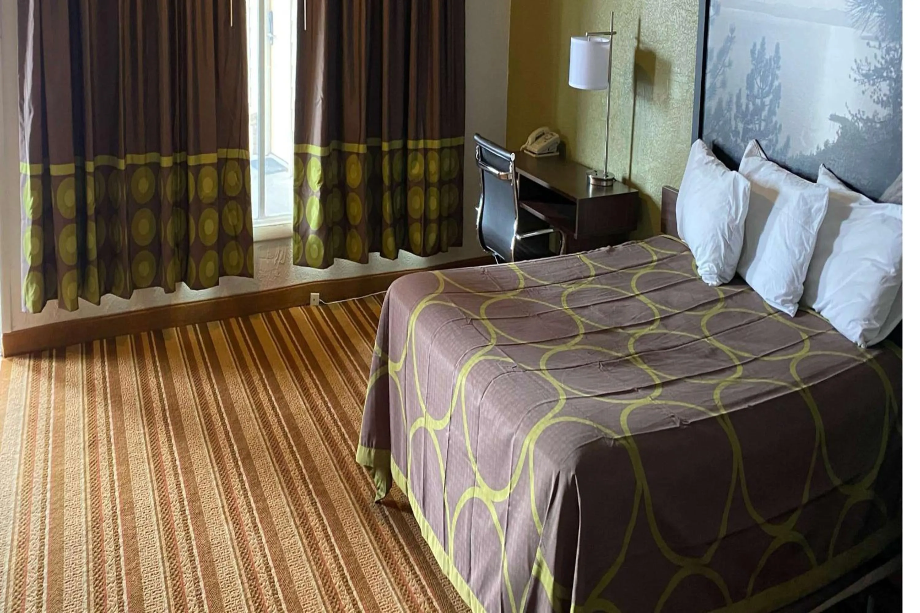 Photo of the whole room, Bed in Super 8 by Wyndham Wells