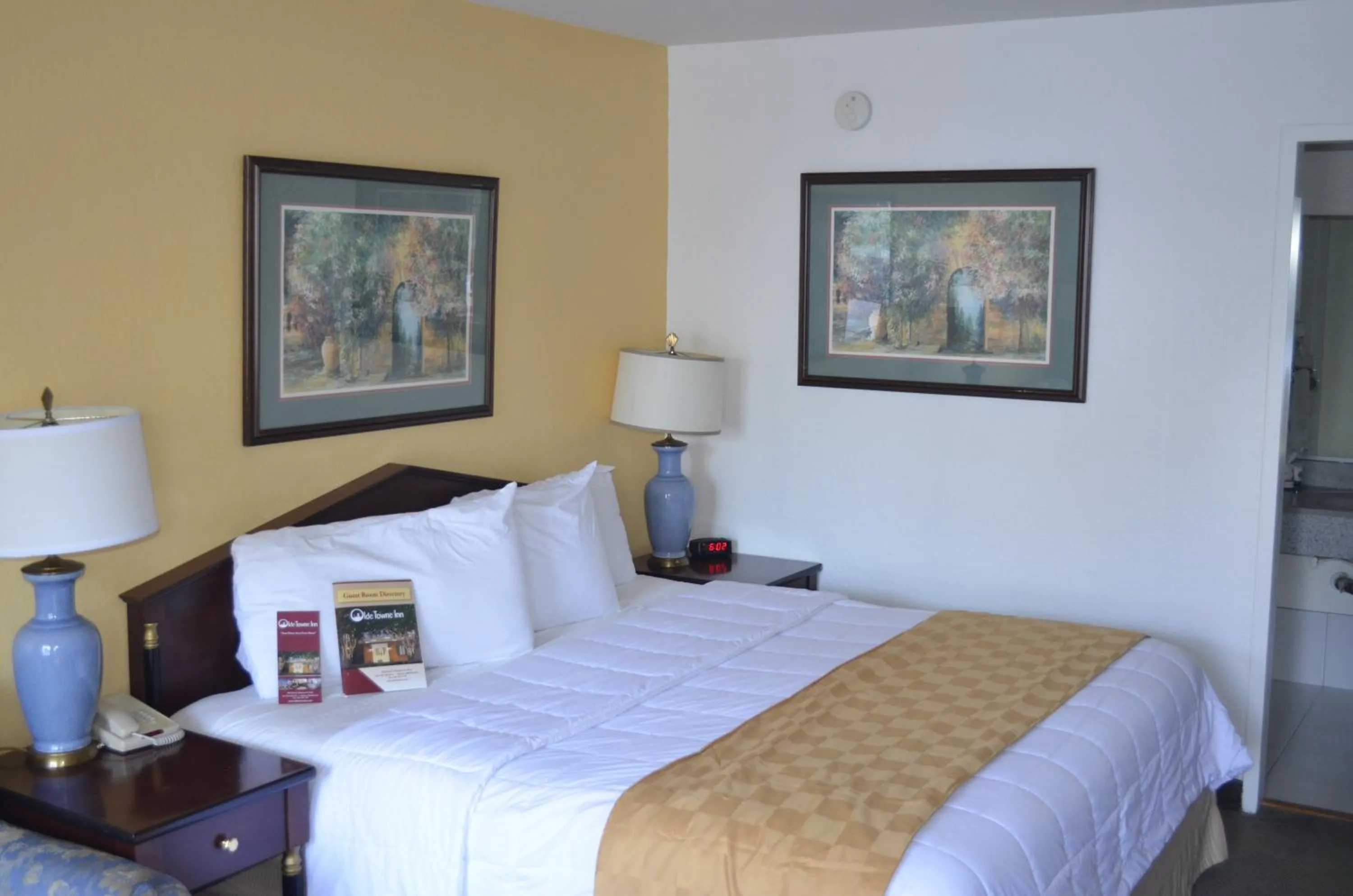 Bed in Olde Towne Inn