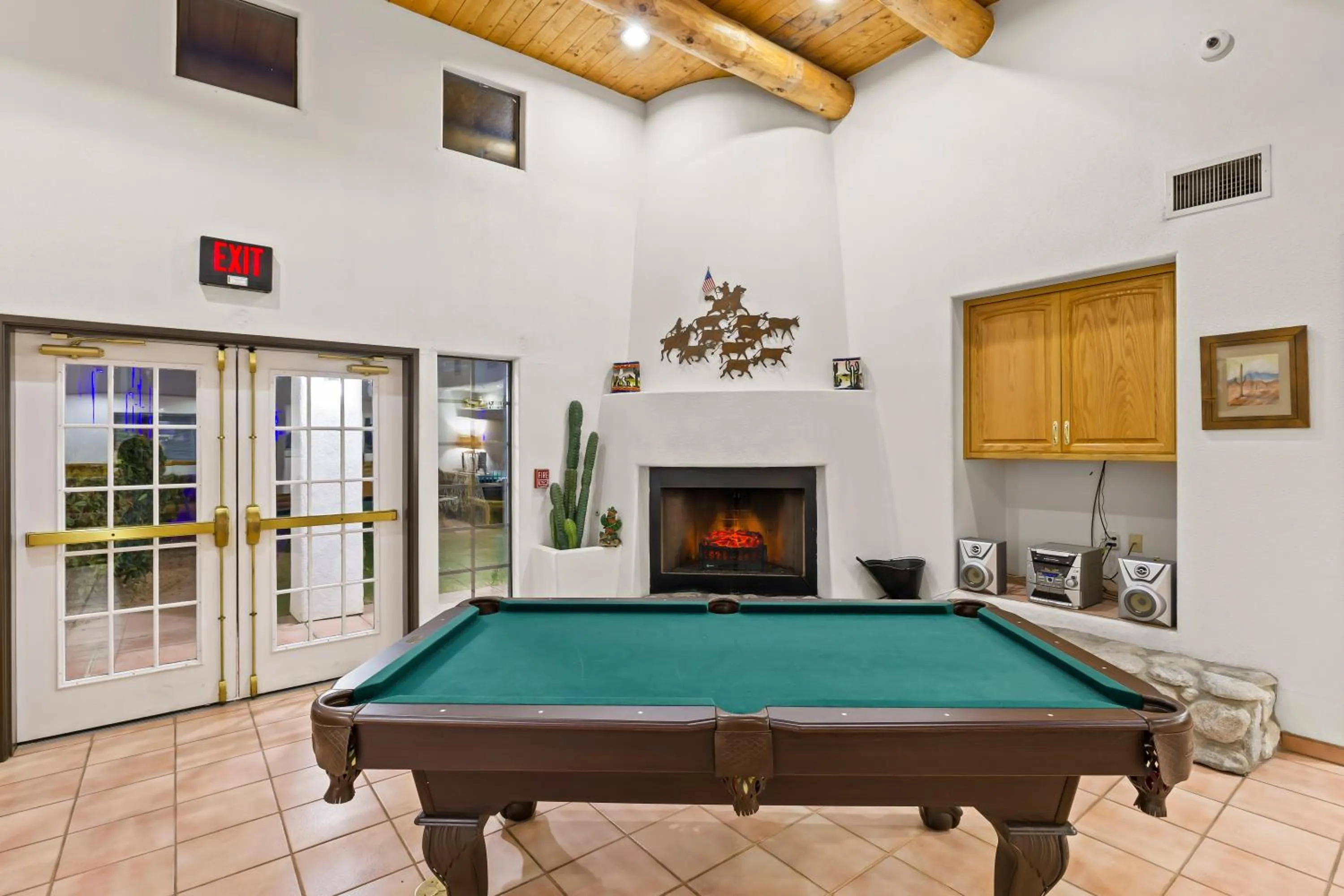 Billiard in Los Viajeros Inn