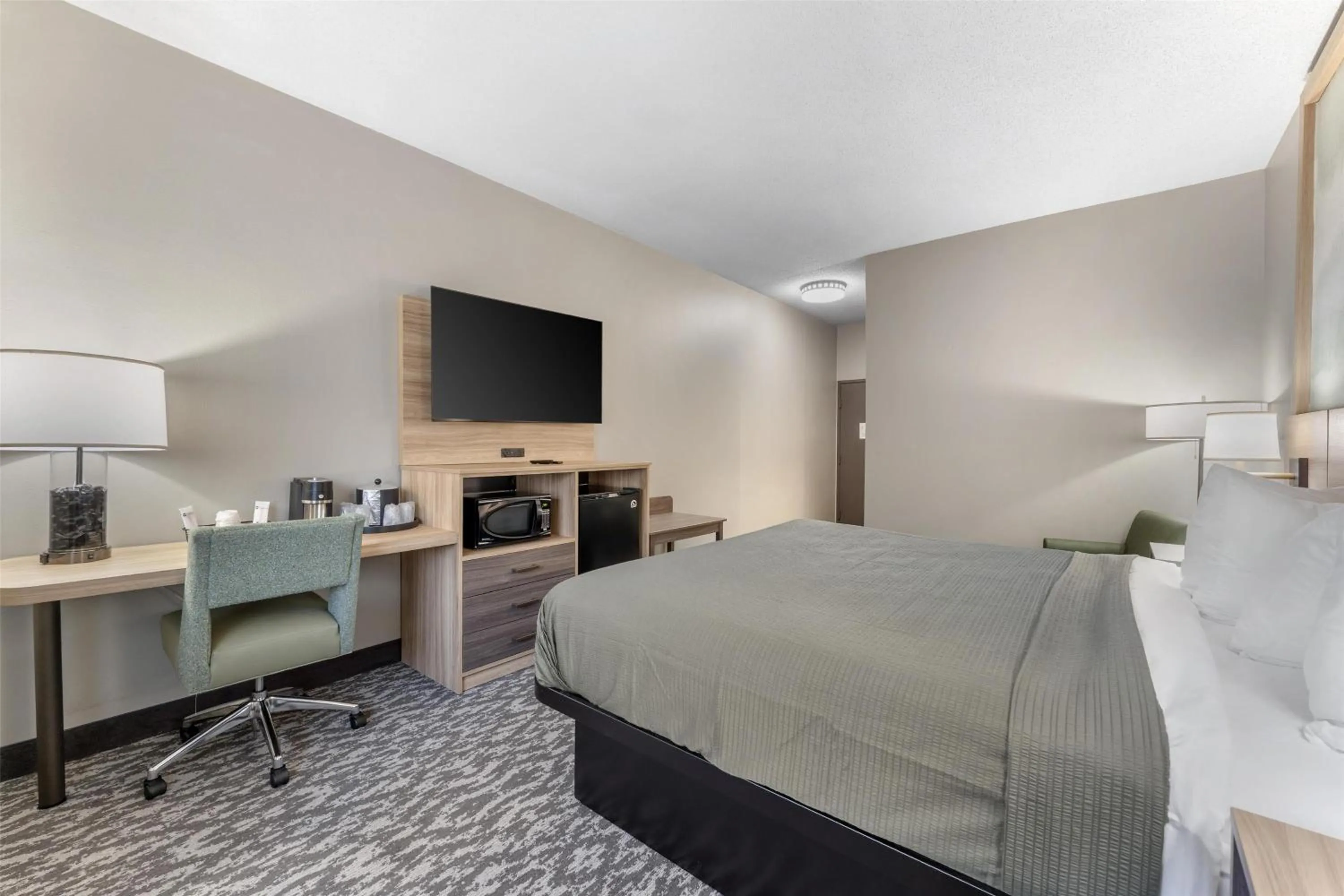 Bedroom, Bed in Best Western PLUS Executive Inn