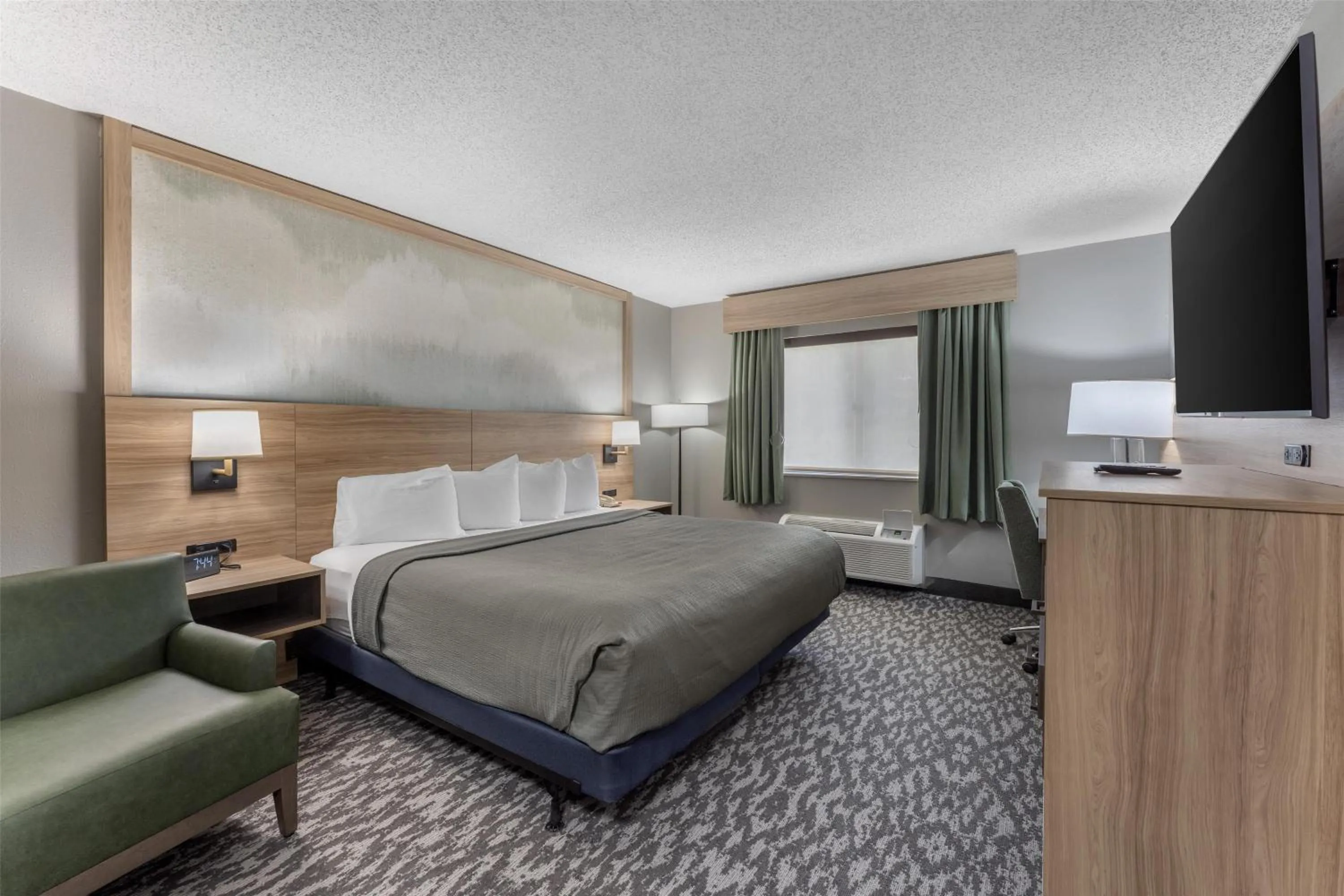 Bedroom, Bed in Best Western PLUS Executive Inn