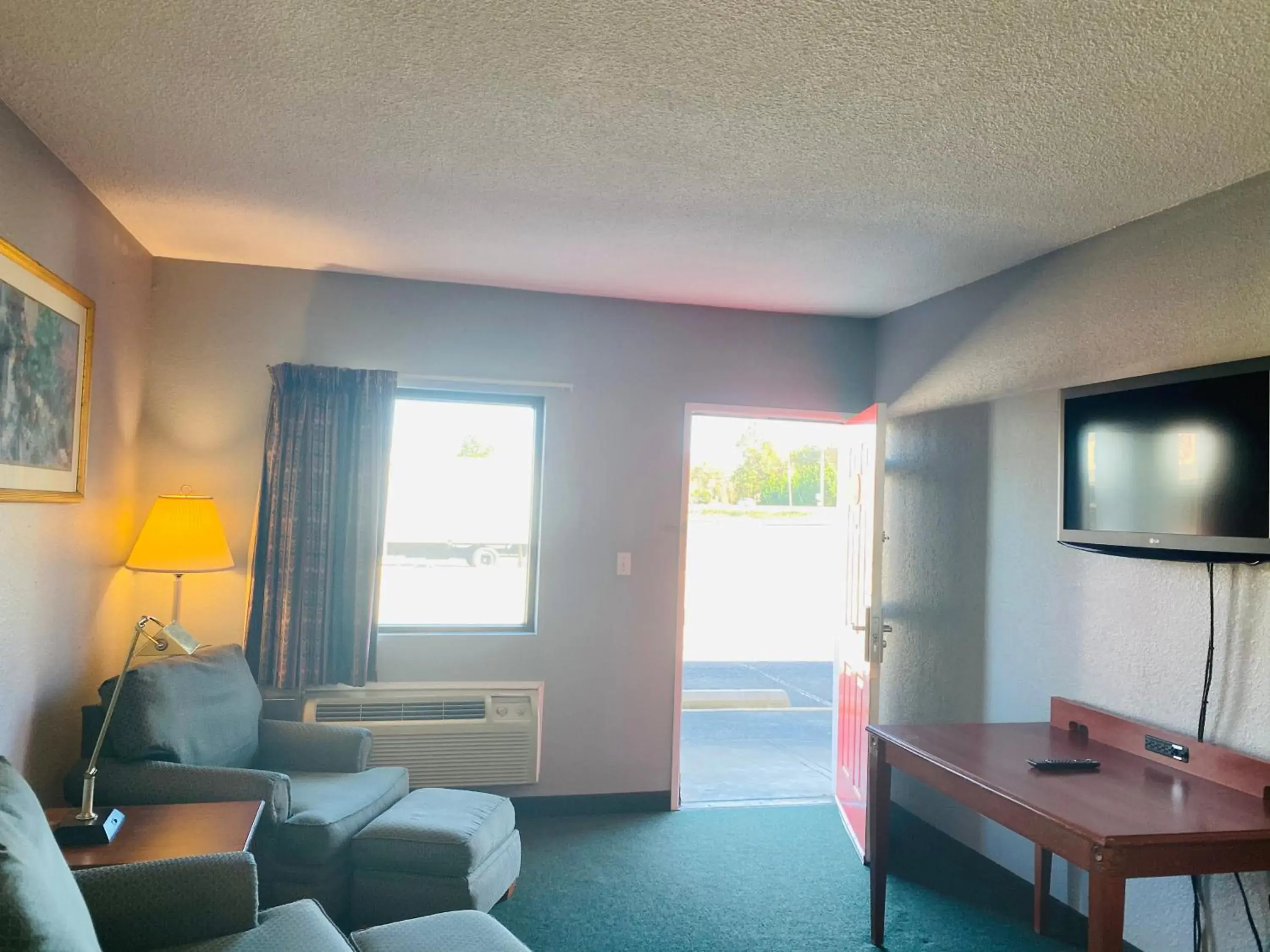 One-Bedroom Suite in Traveler's Place Inn & Suites One-Bedroom Suite in Traveler's Place Inn & Suites