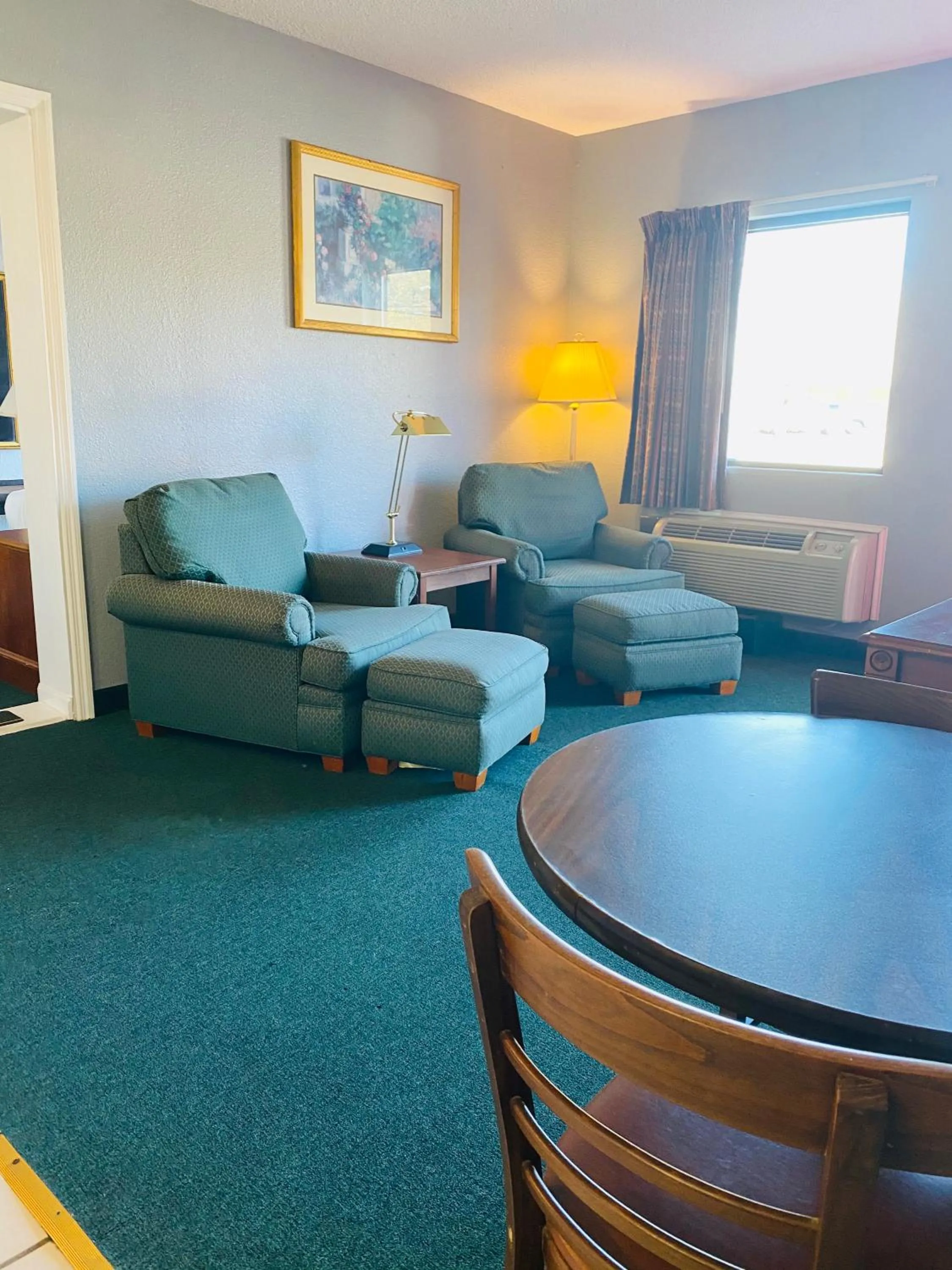 Traveler's Place Inn & Suites