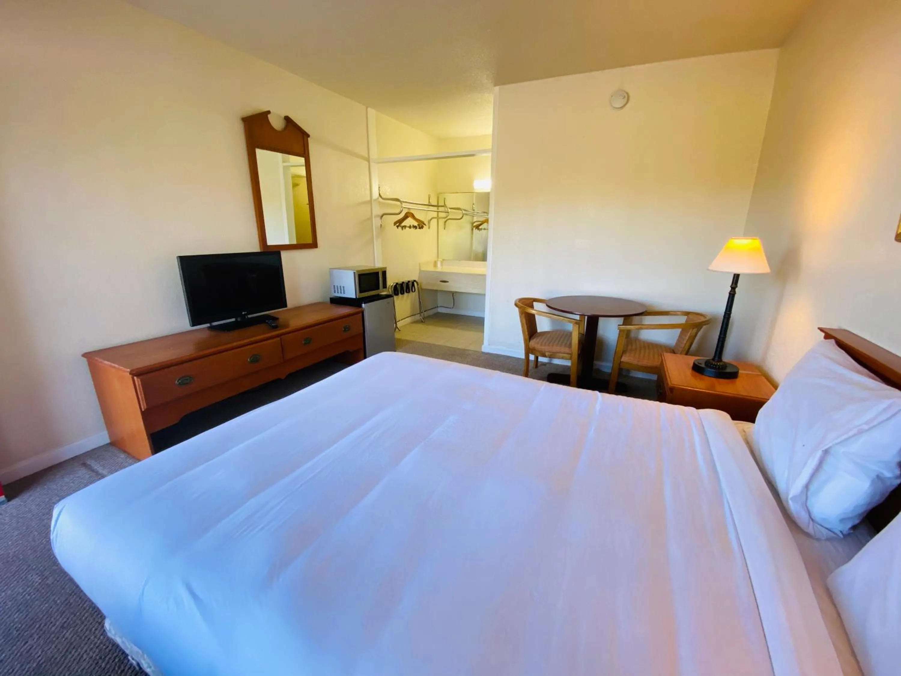 Bed in Traveler's Place Inn & Suites