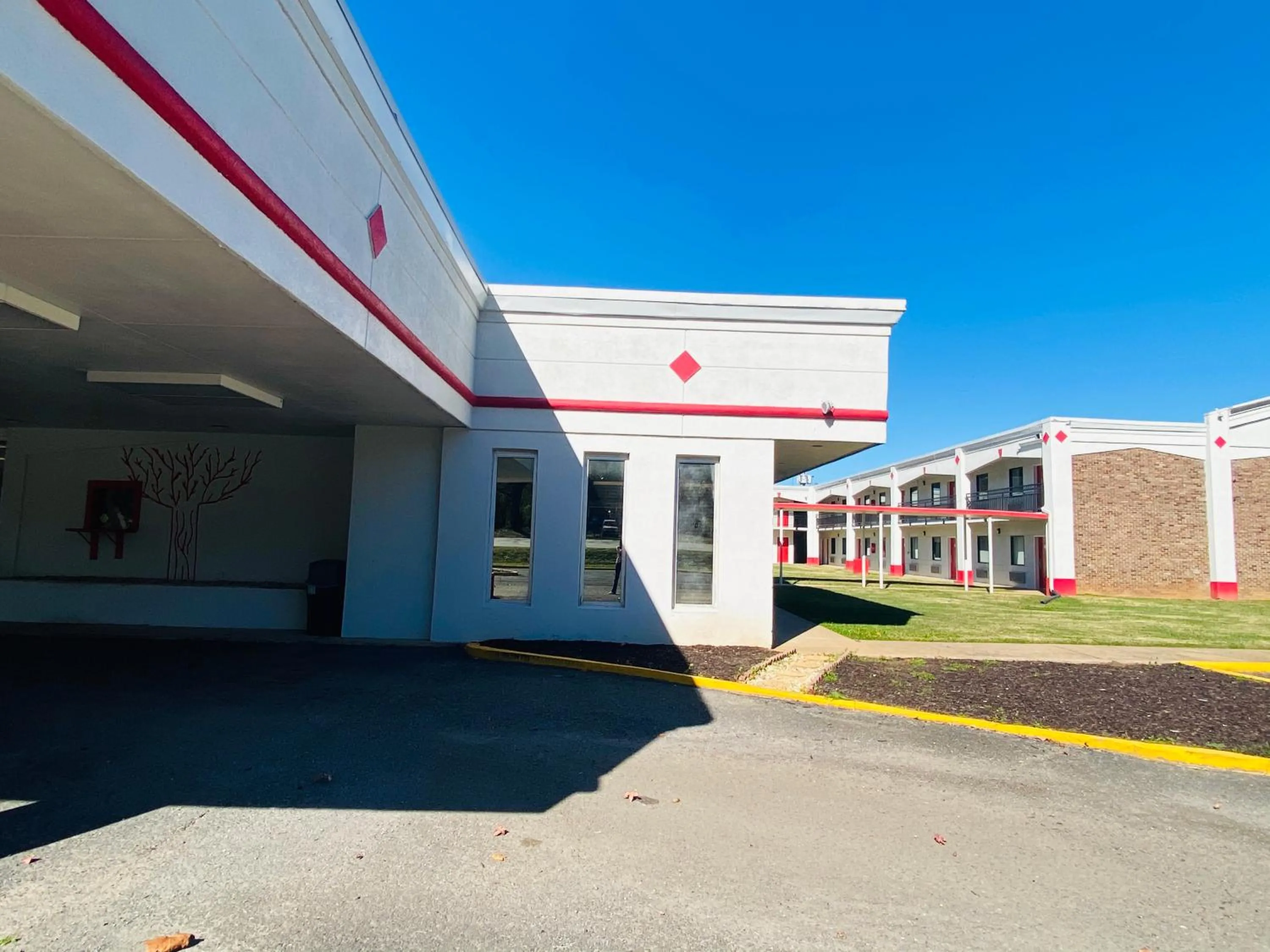 Property building in Traveler's Place Inn & Suites