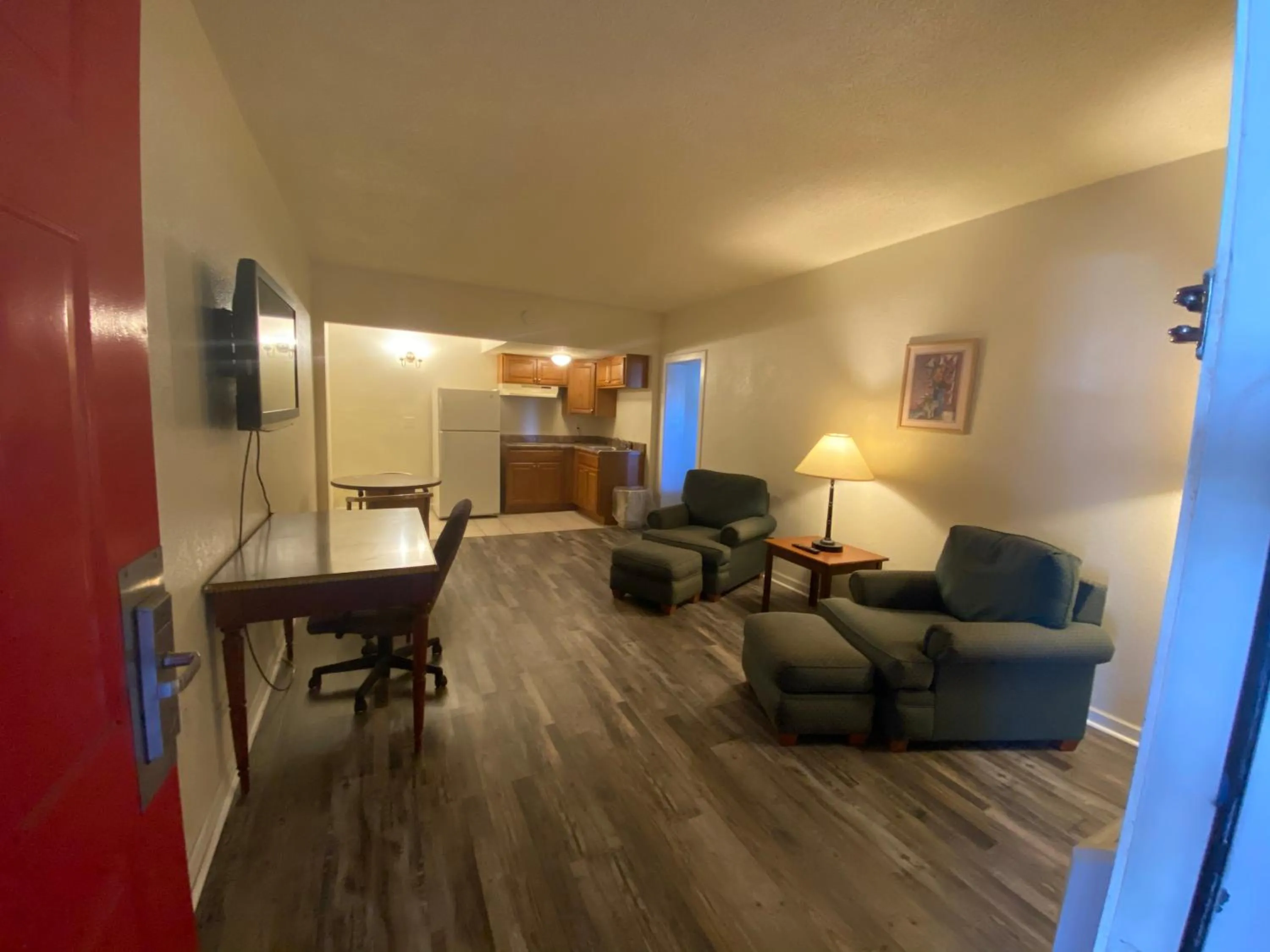Traveler's Place Inn & Suites