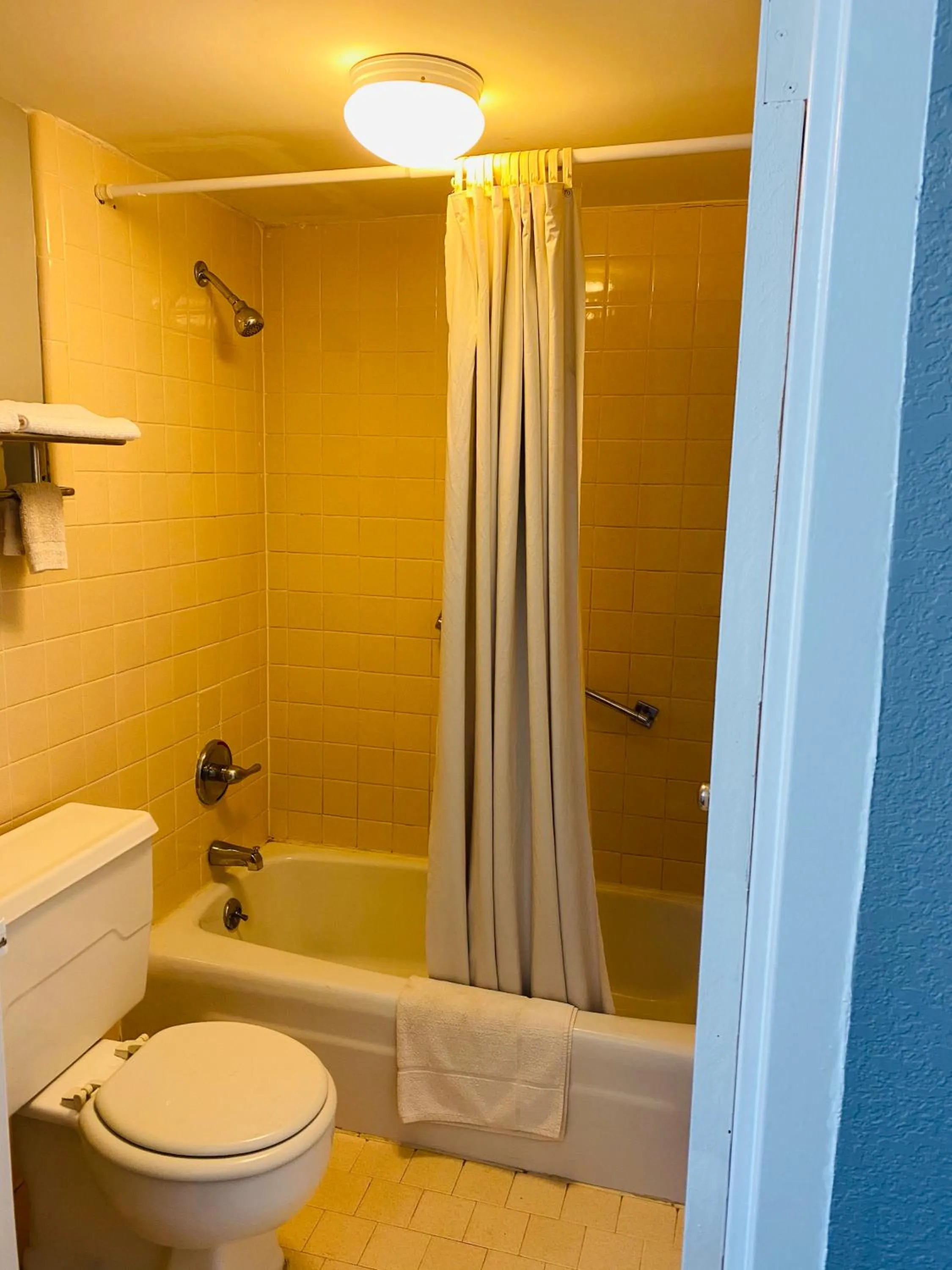 Traveler's Place Inn & Suites