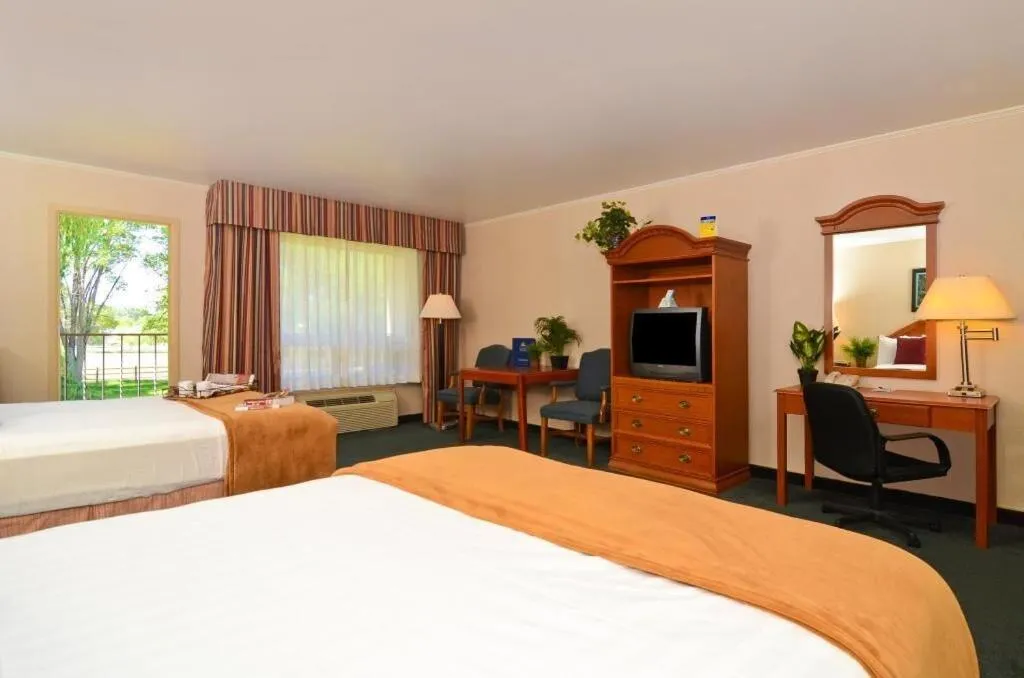 Bed in Red Arrow Inn & Suites, a Travelodge by Wyndham