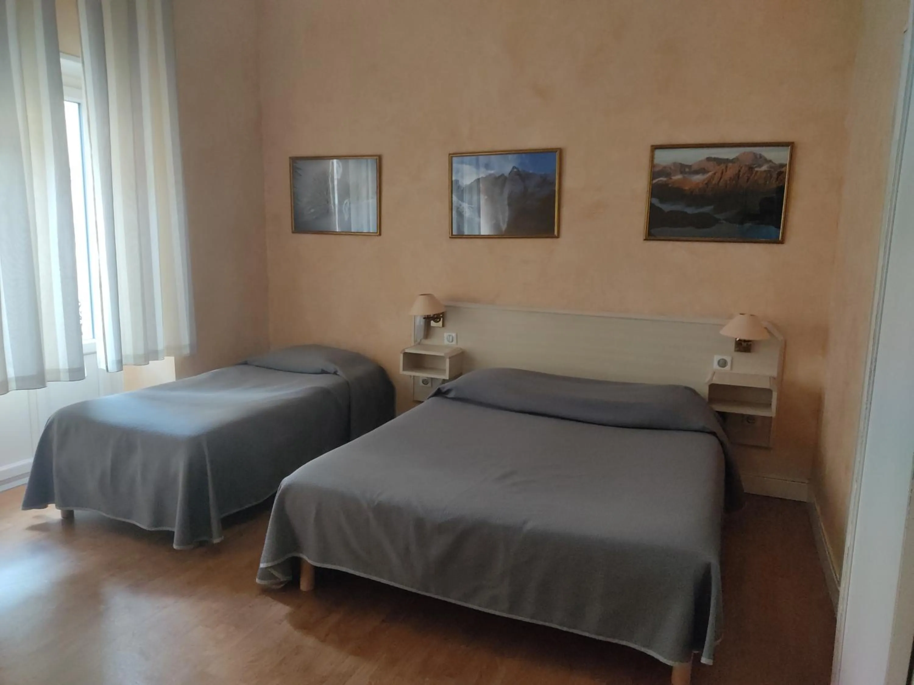 Bed in hotel les edelweiss