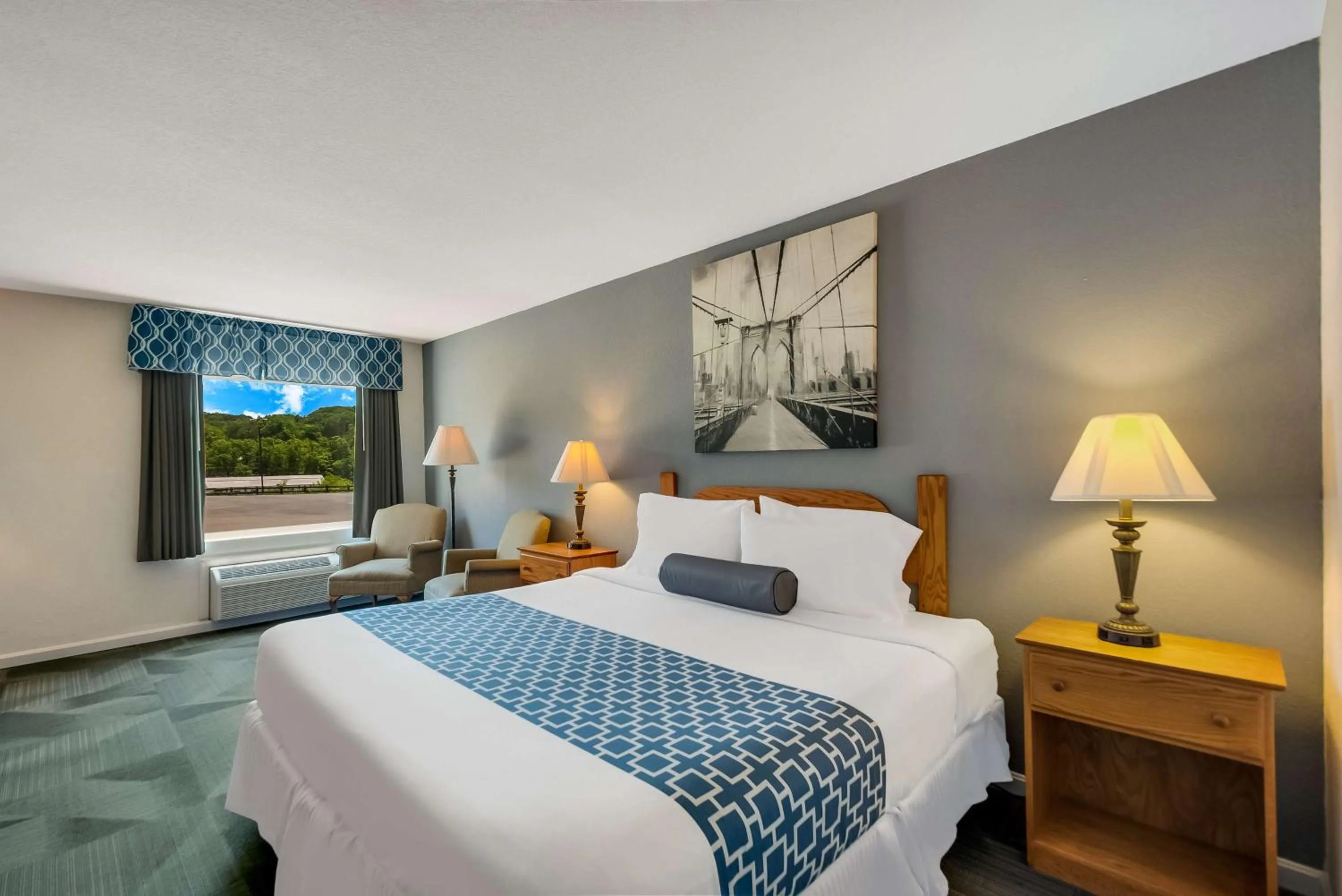 Bedroom, Bed in SureStay Plus Hotel by Best Western Berkeley Springs