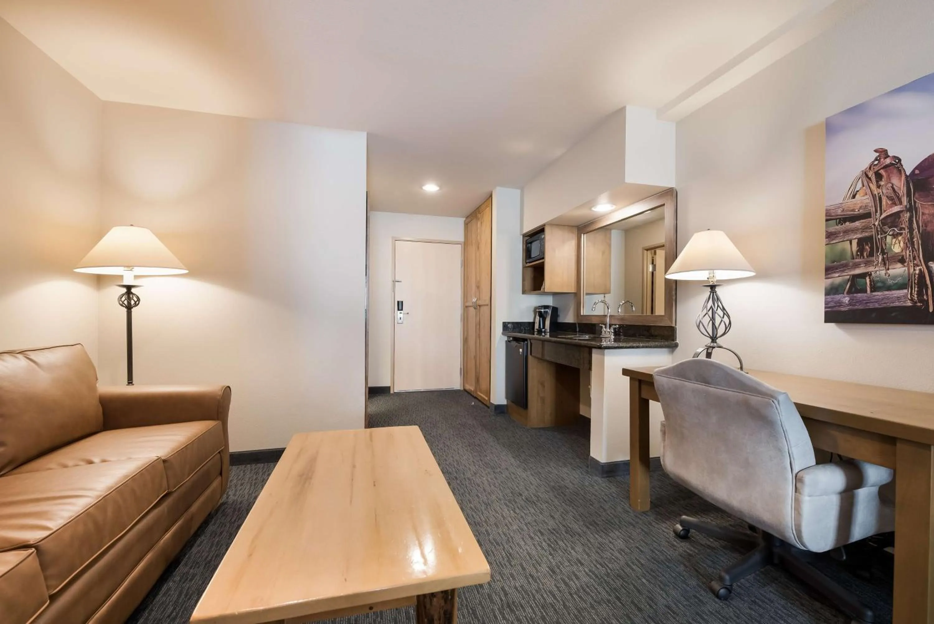 Bedroom in Best Western Plus Kentwood Lodge