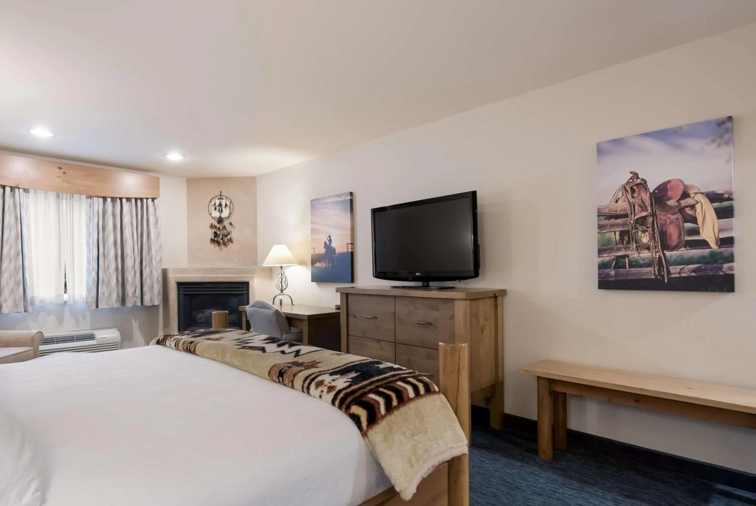 Bedroom, Bed in Best Western Plus Kentwood Lodge