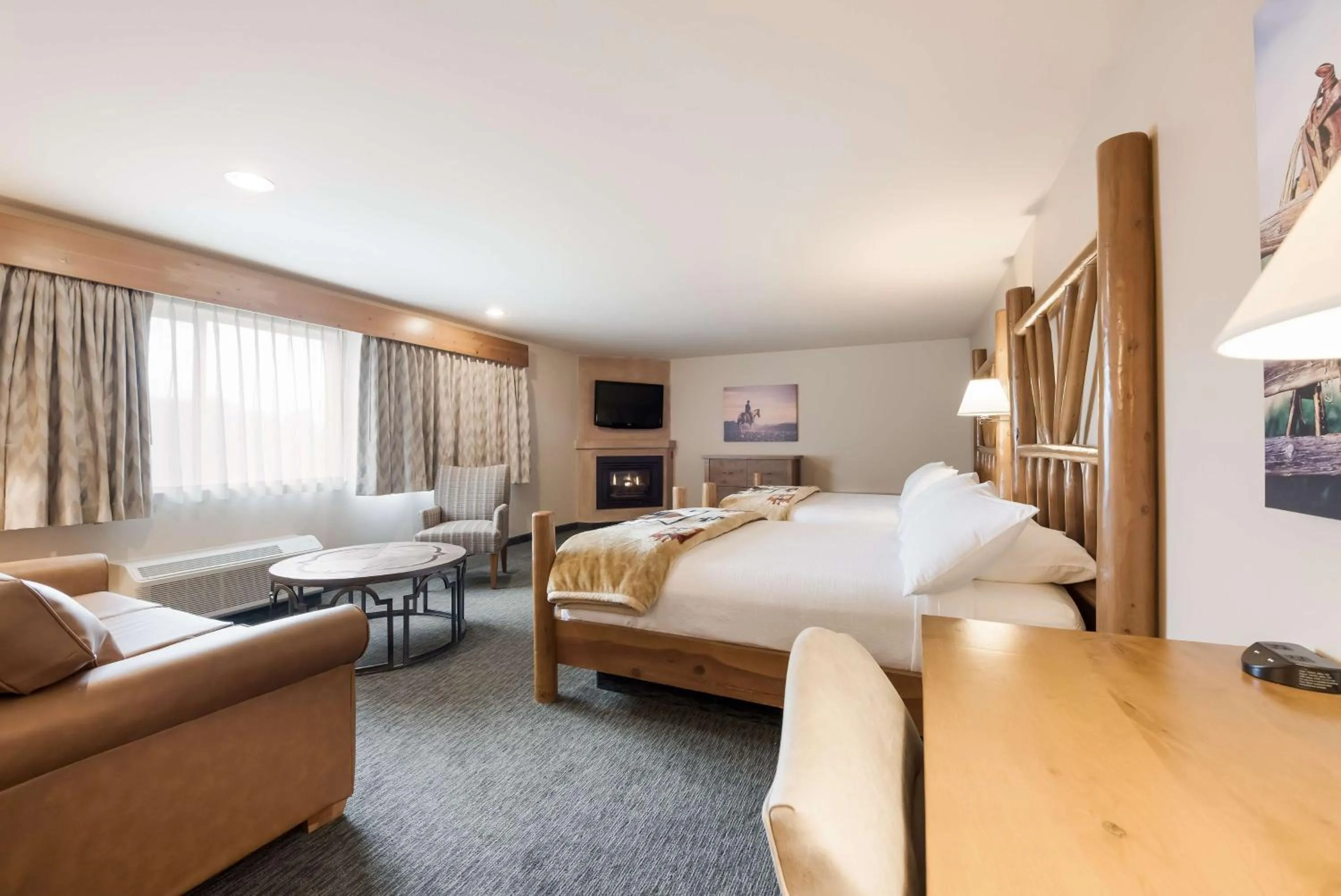 Bedroom, Bed in Best Western Plus Kentwood Lodge