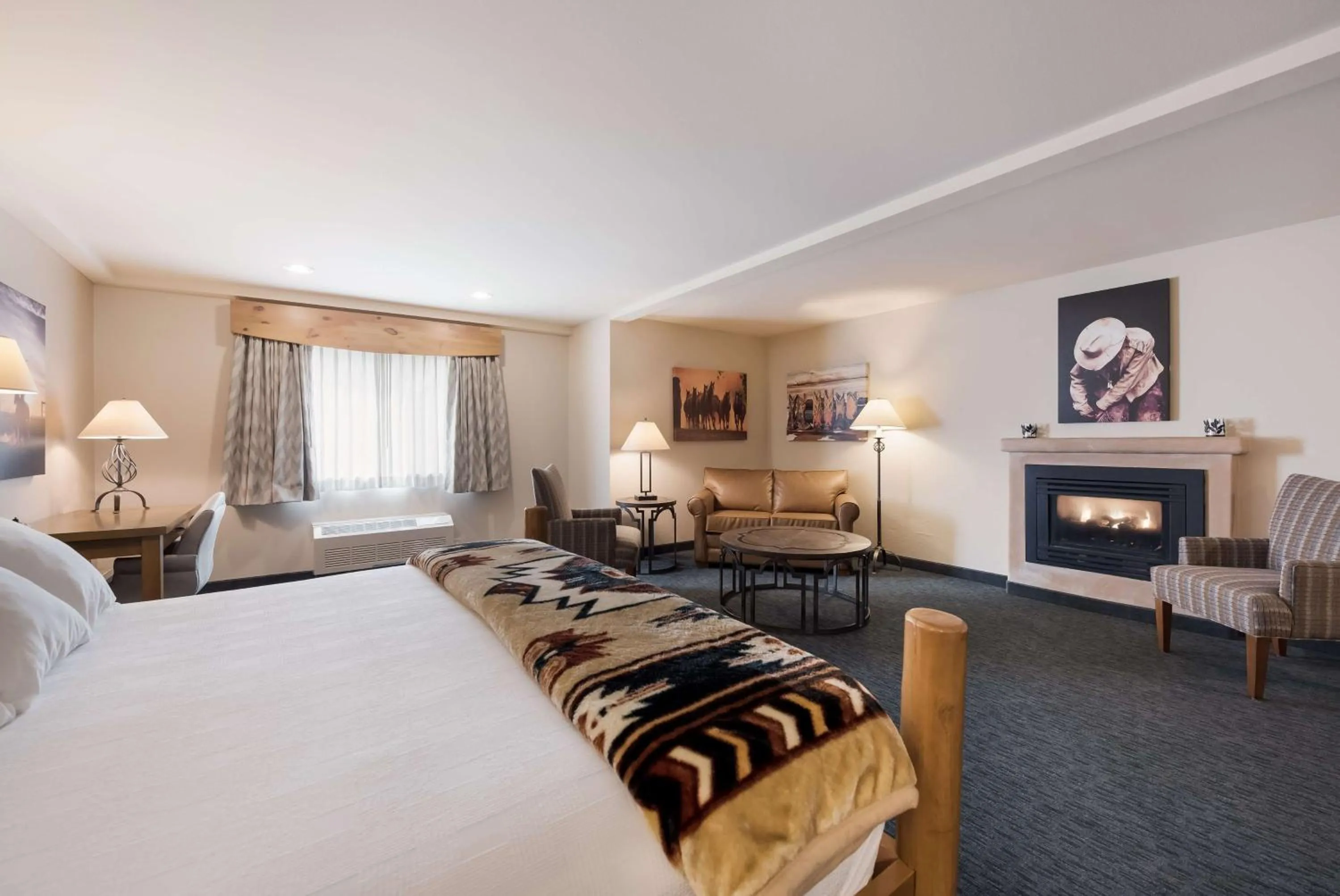 Bedroom, Bed in Best Western Plus Kentwood Lodge