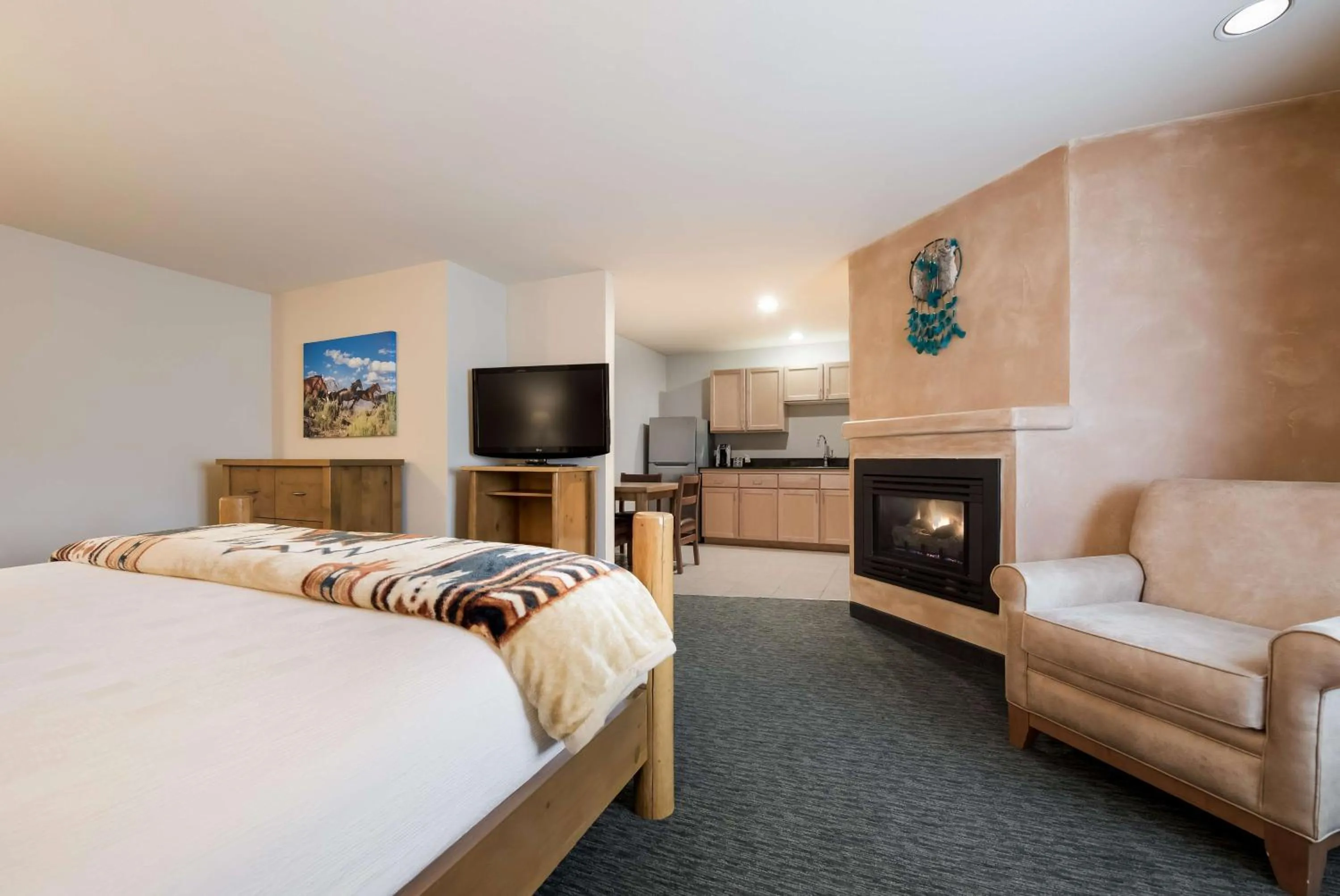 Bedroom, Bed in Best Western Plus Kentwood Lodge