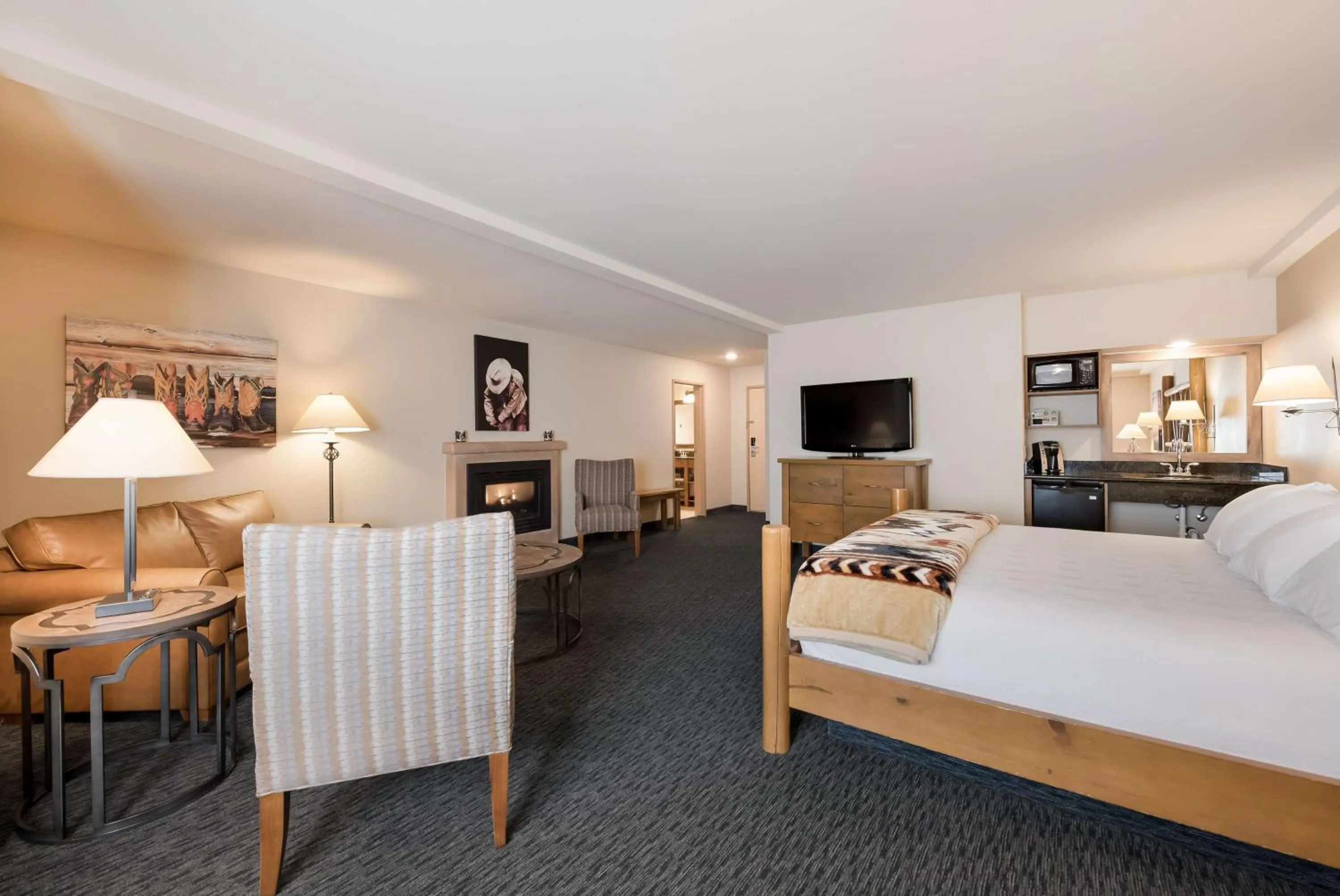 Bedroom, Bed in Best Western Plus Kentwood Lodge