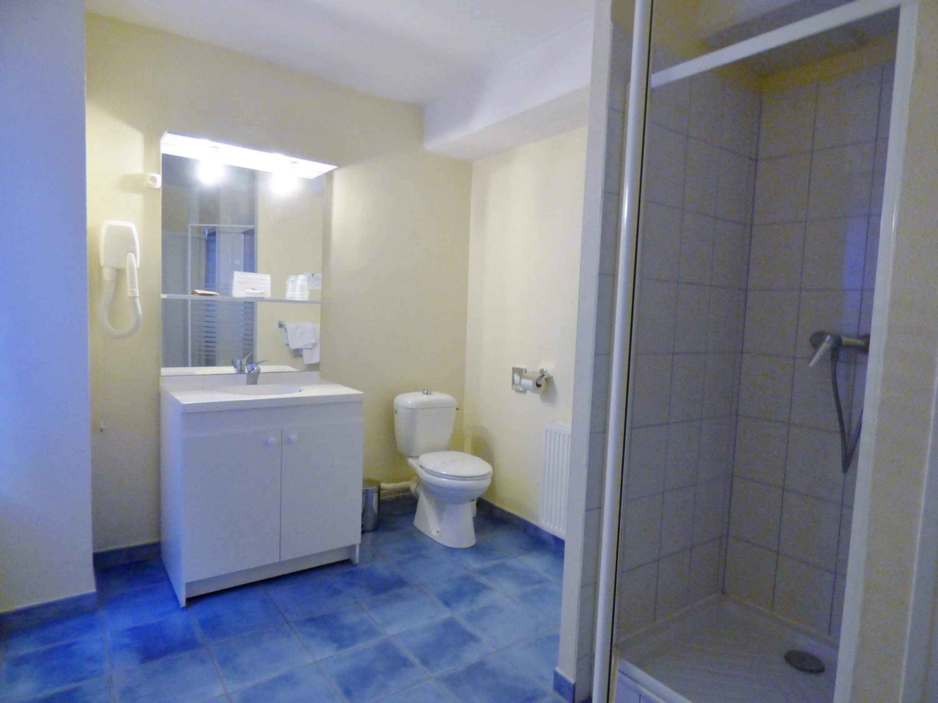 Bathroom in Hotel du Centre