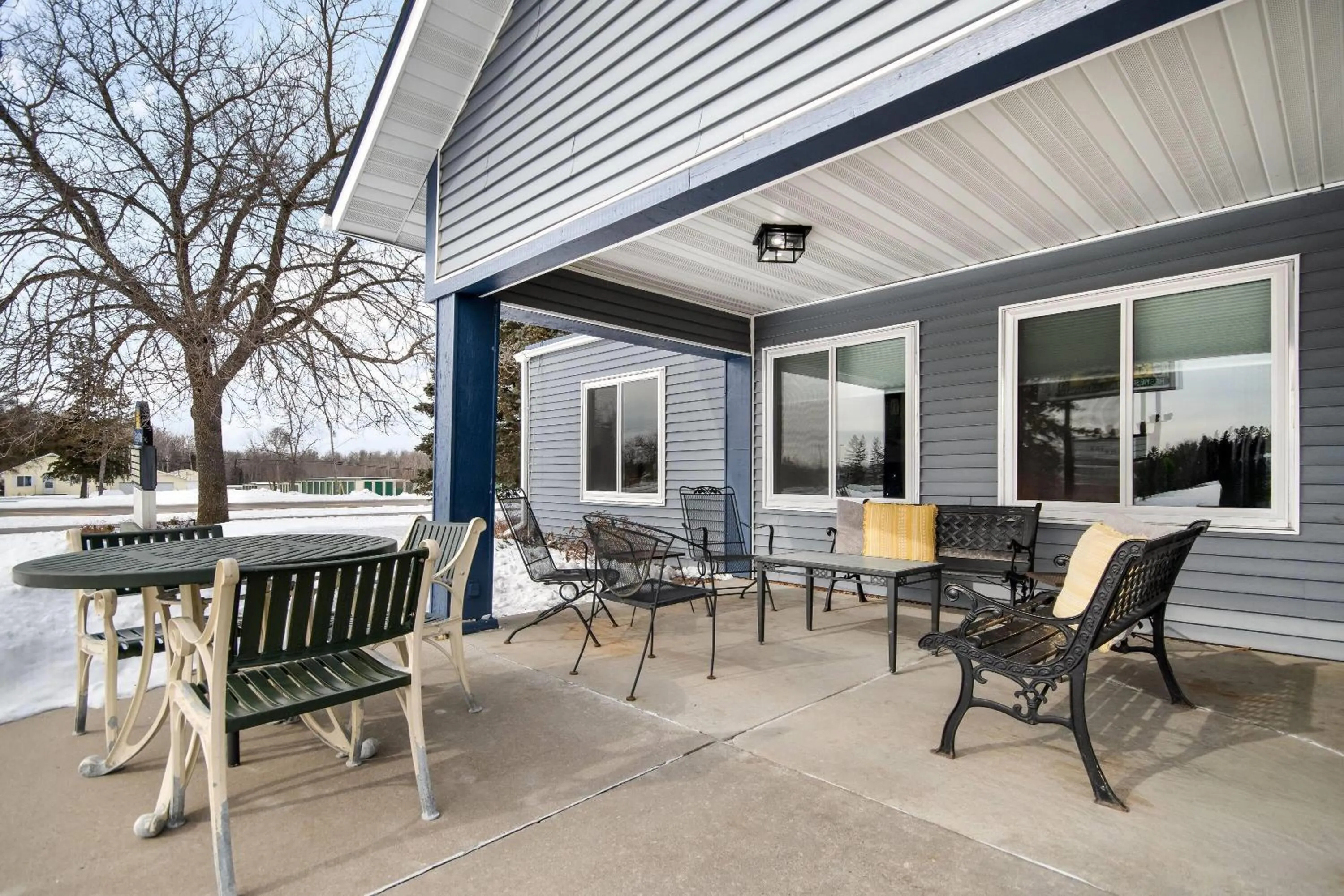 Inner courtyard view in Days Inn by Wyndham International Falls