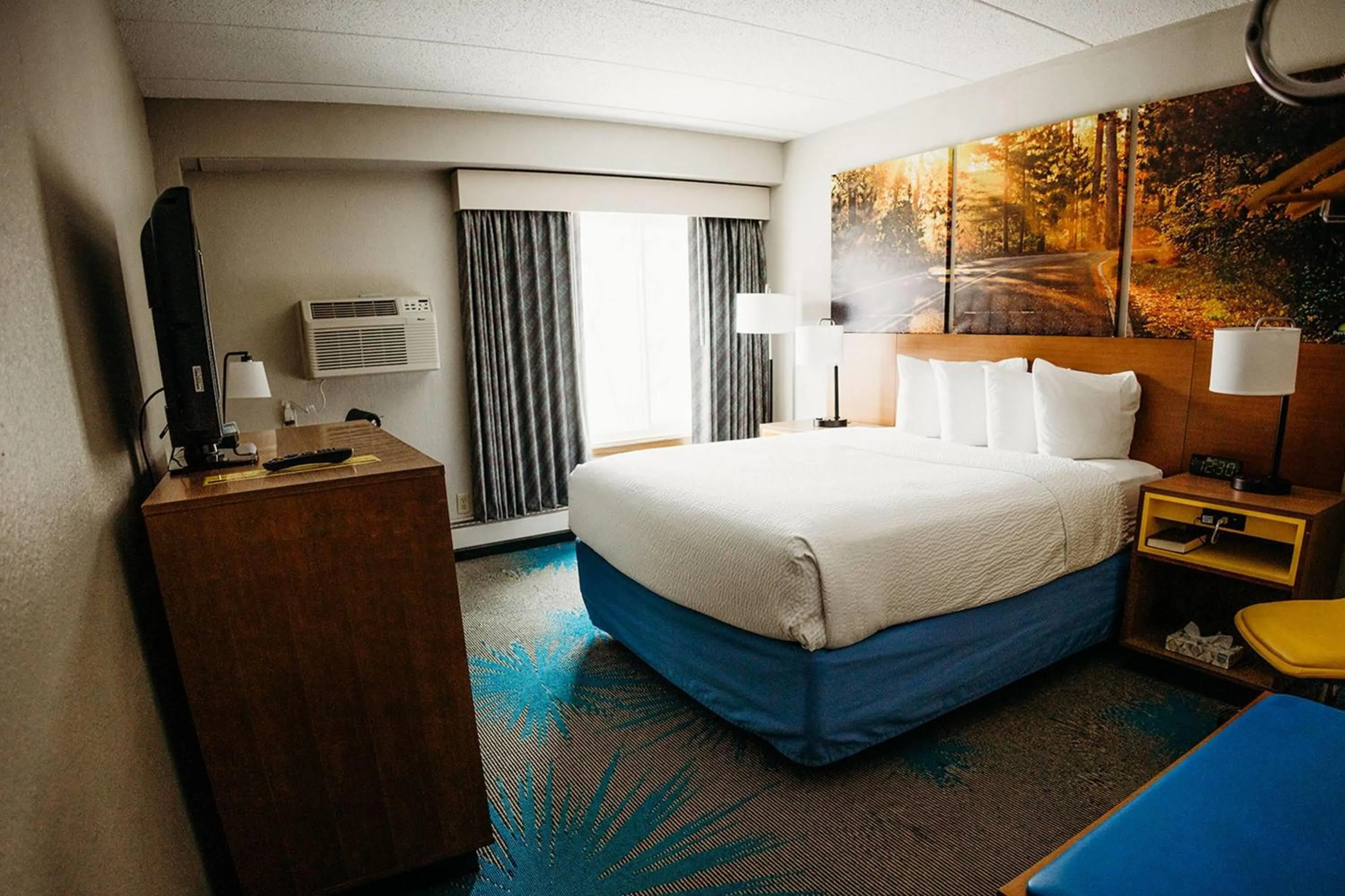 Photo of the whole room, Bed in Days Inn by Wyndham International Falls