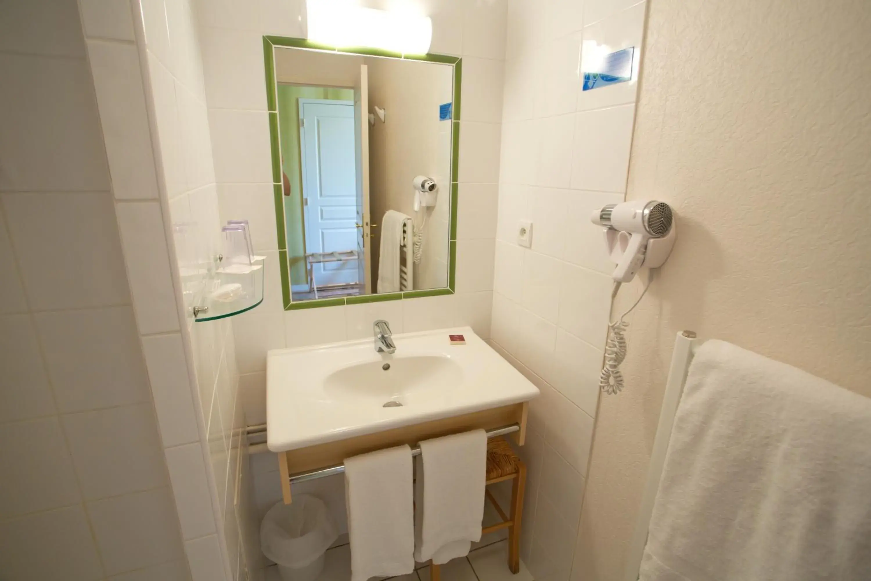 Standard Double Room in Hotel l'Orée Des Vignes Standard Double Room in Hotel l'Orée Des Vignes