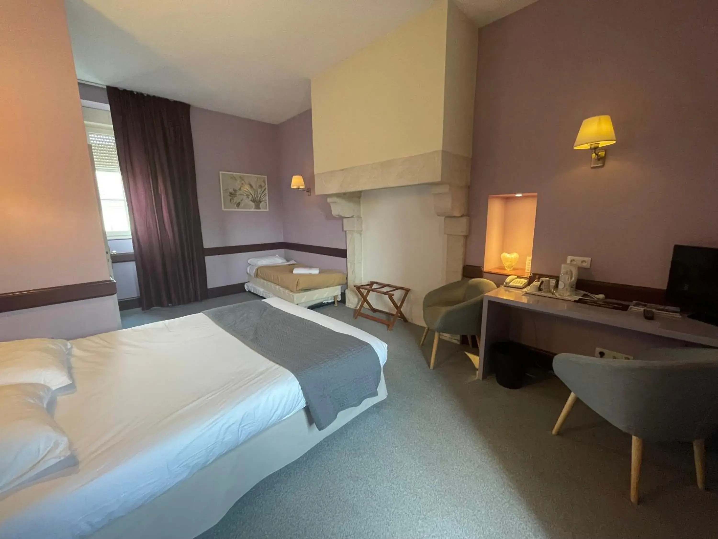 Charm Room (3 People) in Hotel l'Orée Des Vignes Charm Room (3 People) in Hotel l'Orée Des Vignes