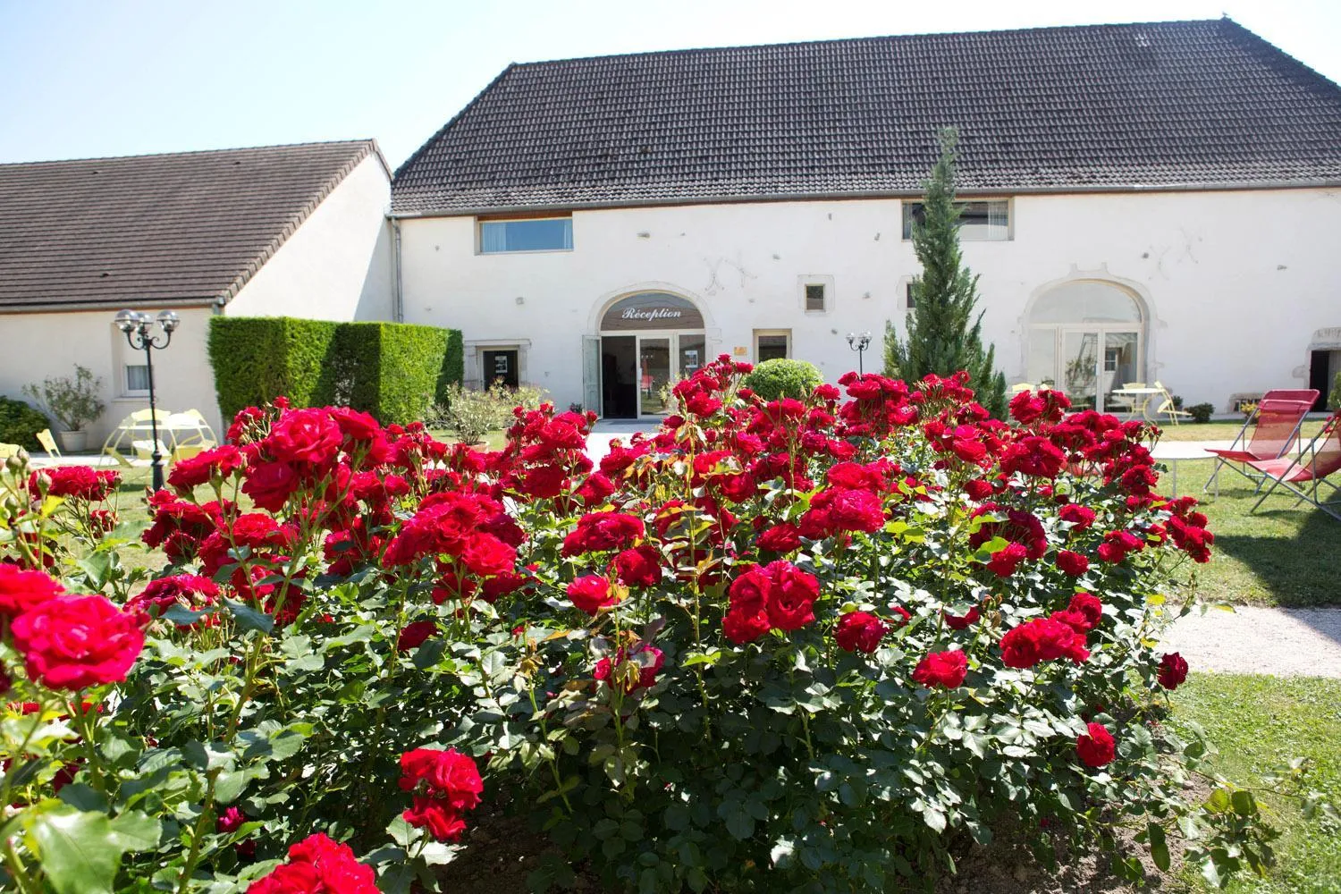 Patio in Hotel l'Orée Des Vignes