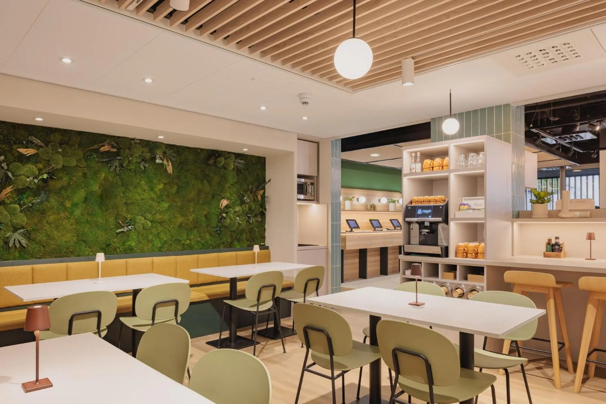 Lobby or reception in Maxhotel Amsterdam Airport Schiphol - Recently Renovated