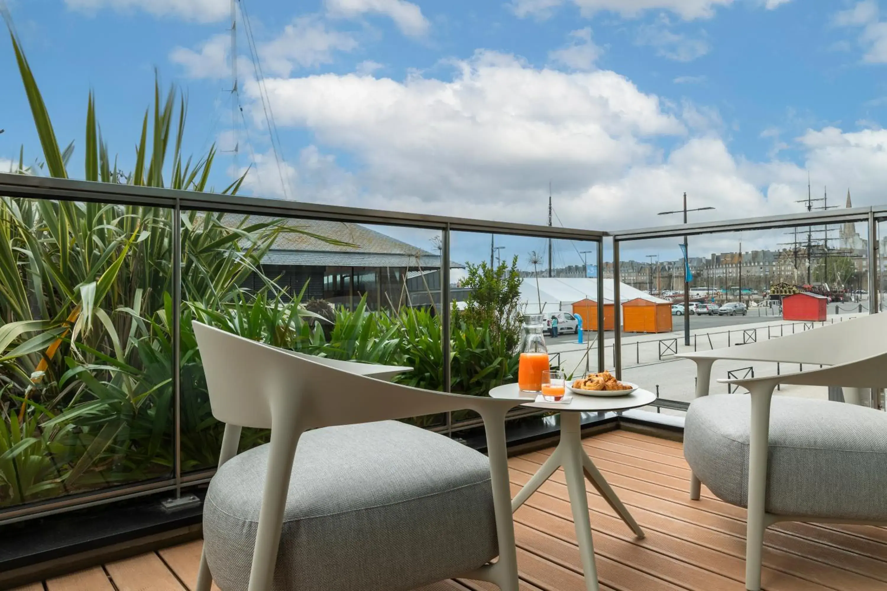 Superior Double Room with Terrace in Oceania Saint Malo Superior Double Room with Terrace in Oceania Saint Malo