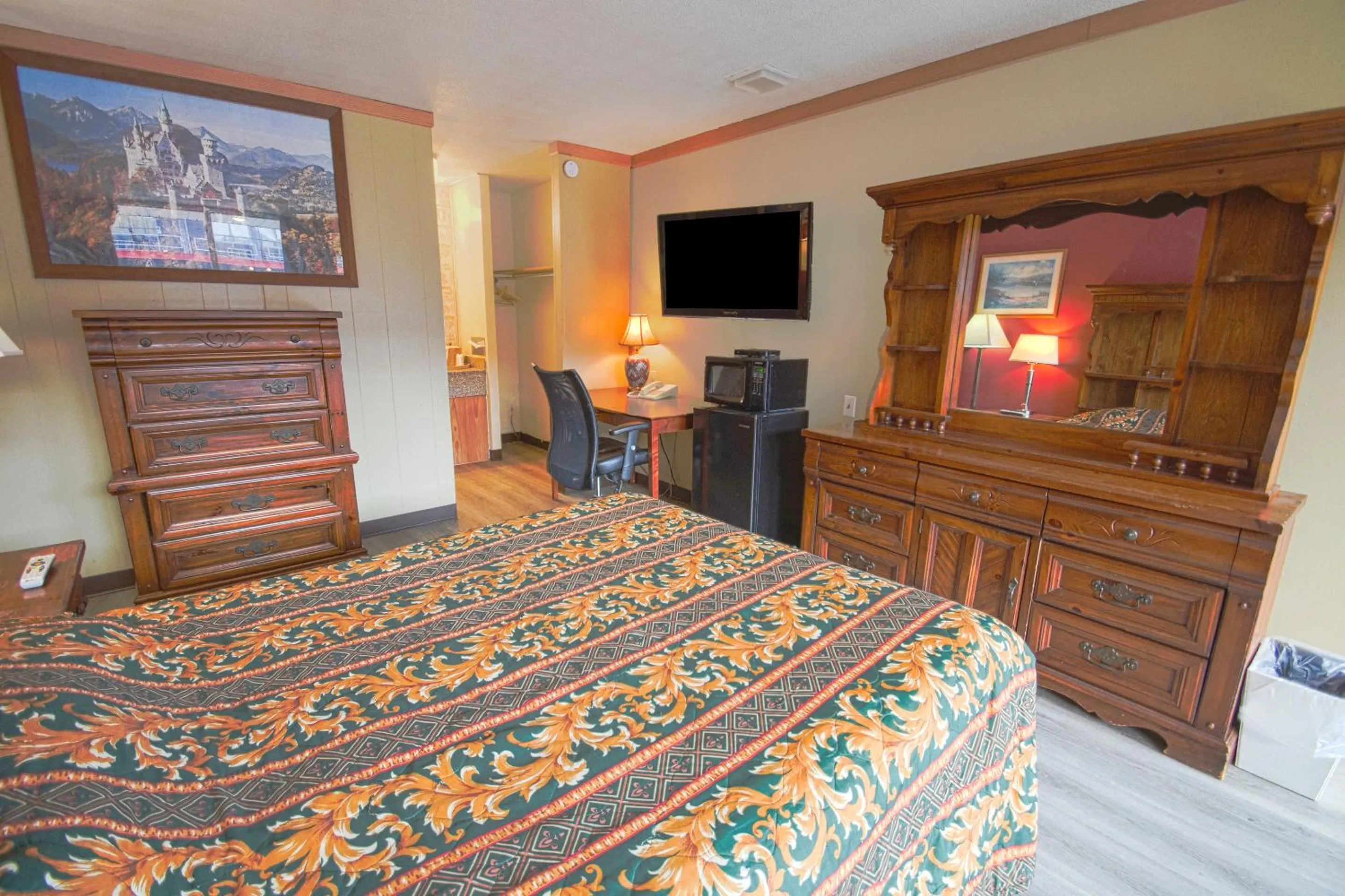 Bedroom in Holiday Lodge Virginia -Listing Partner