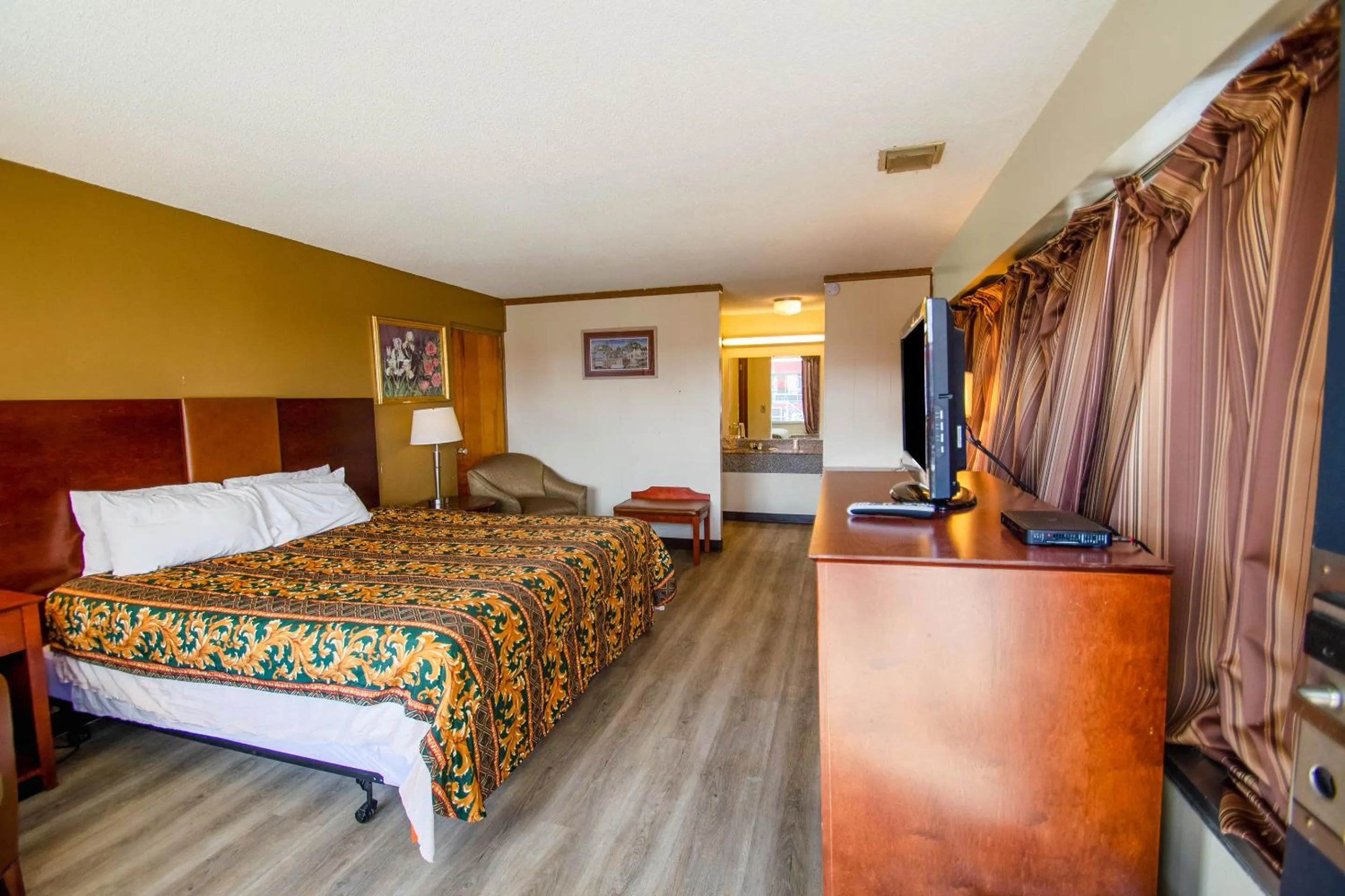 Bedroom in Holiday Lodge Virginia -Listing Partner