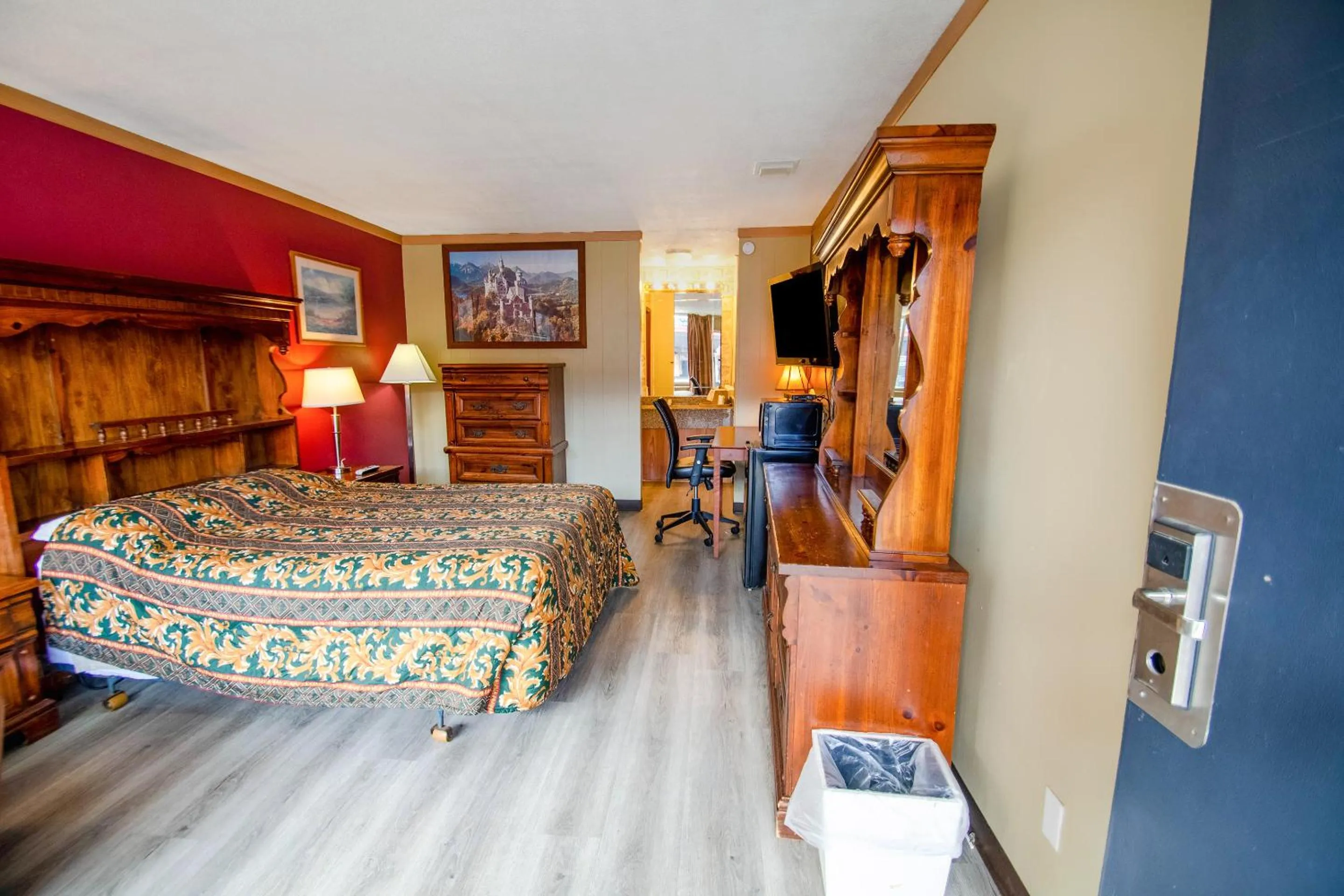 Bedroom in Holiday Lodge Virginia -Listing Partner