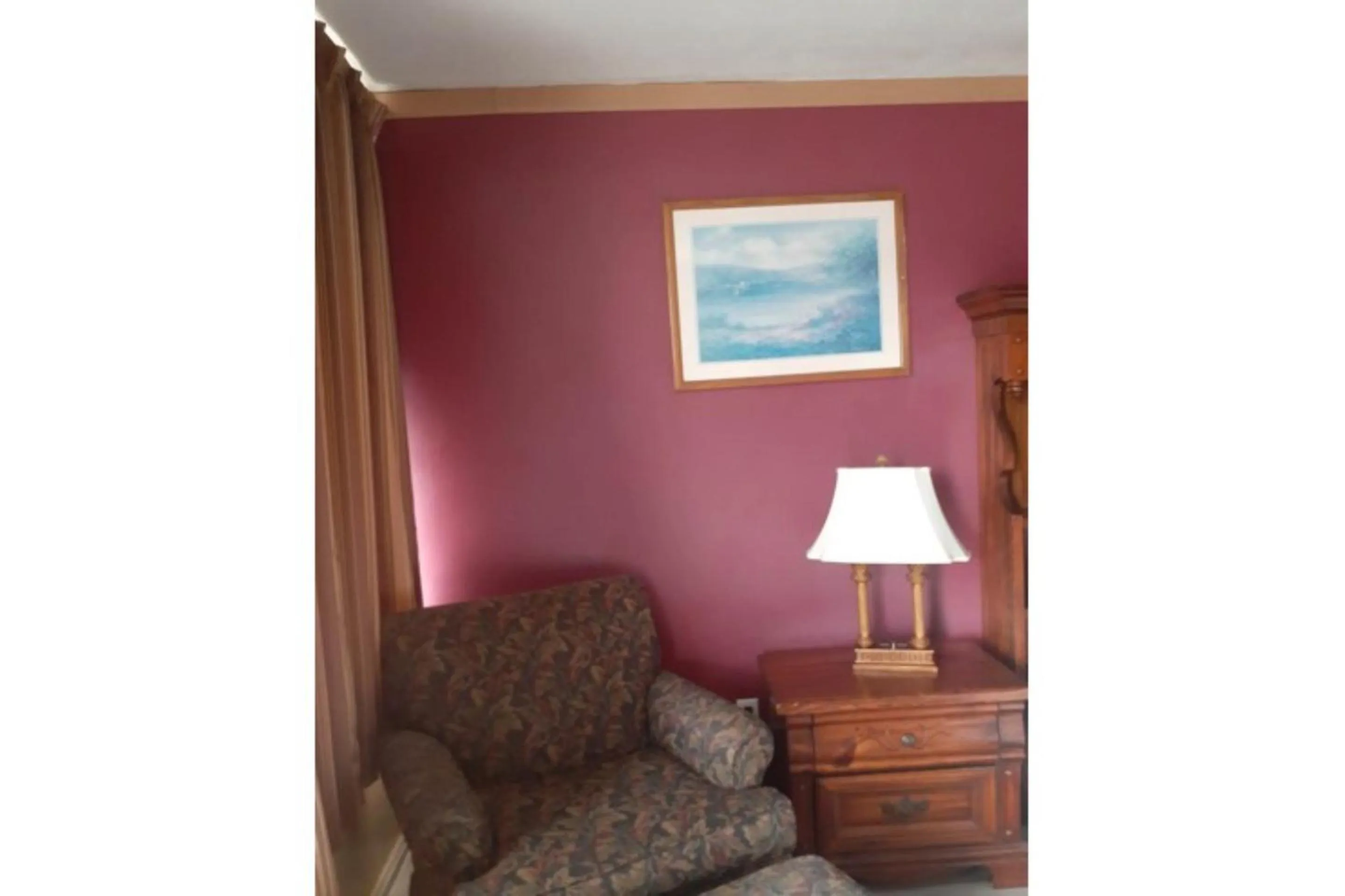 Seating area in Holiday Lodge Virginia -Listing Partner