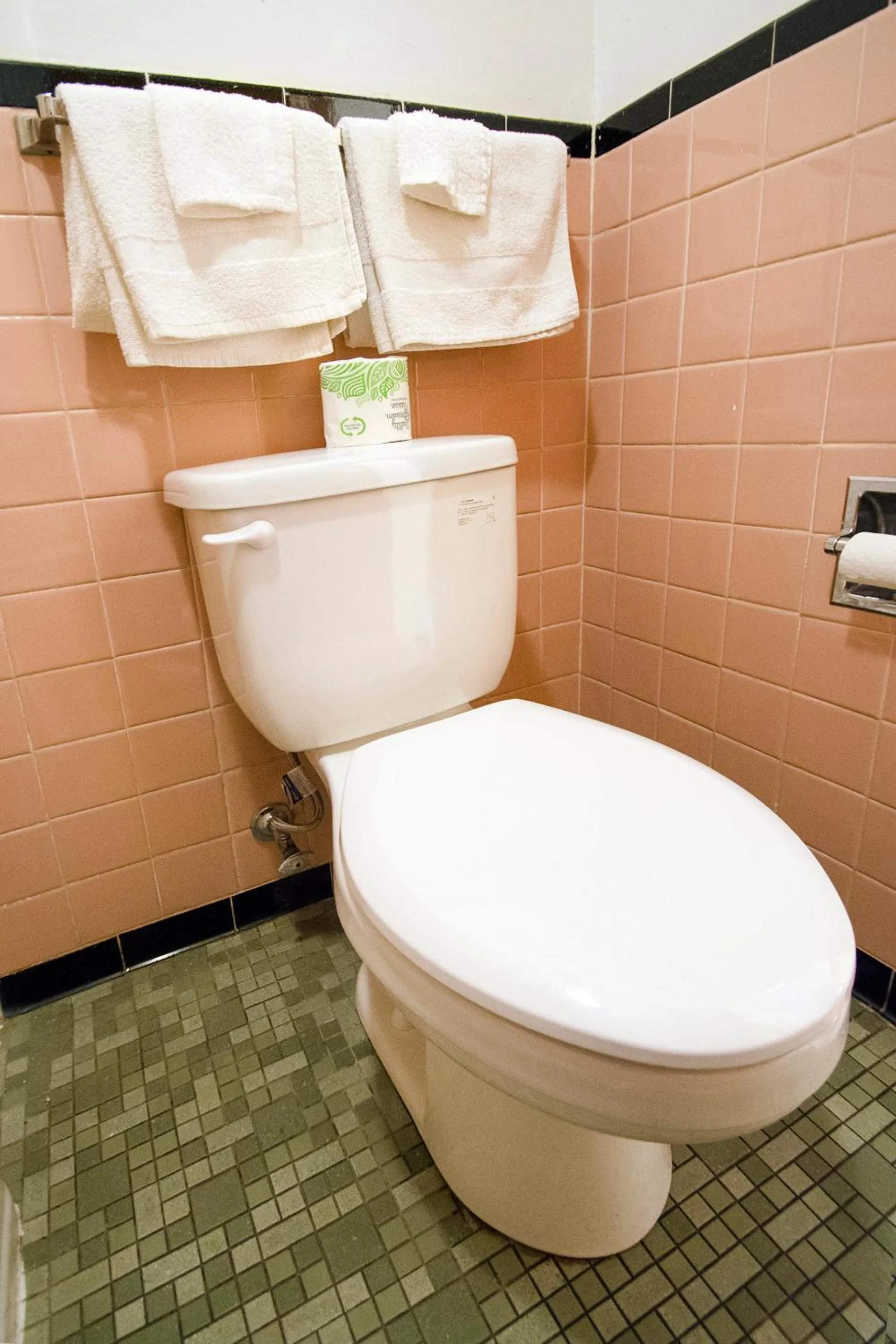 Bathroom in Holiday Lodge Virginia -Listing Partner