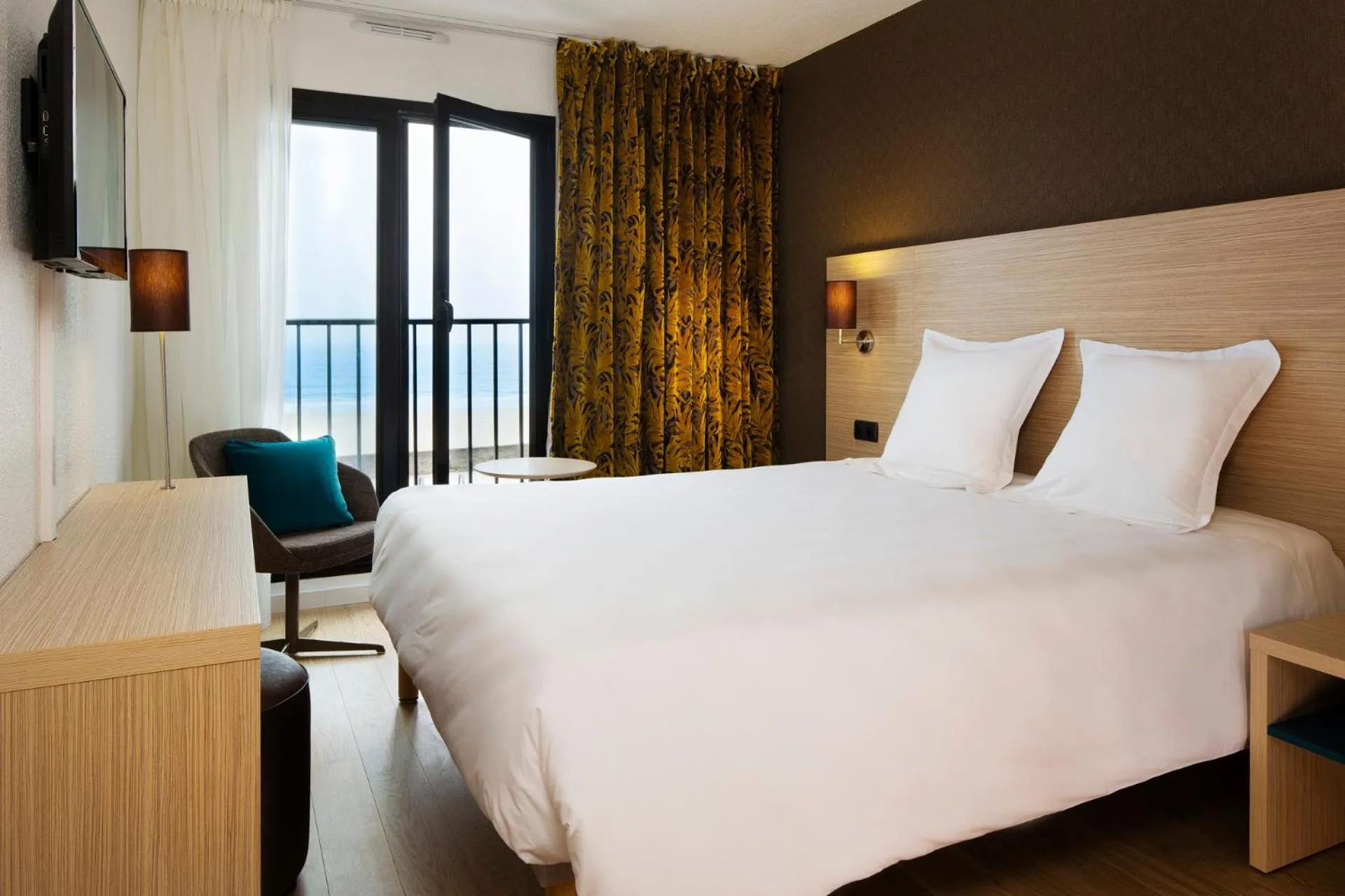 Sea view, Bed in Escale Oceania Saint Malo