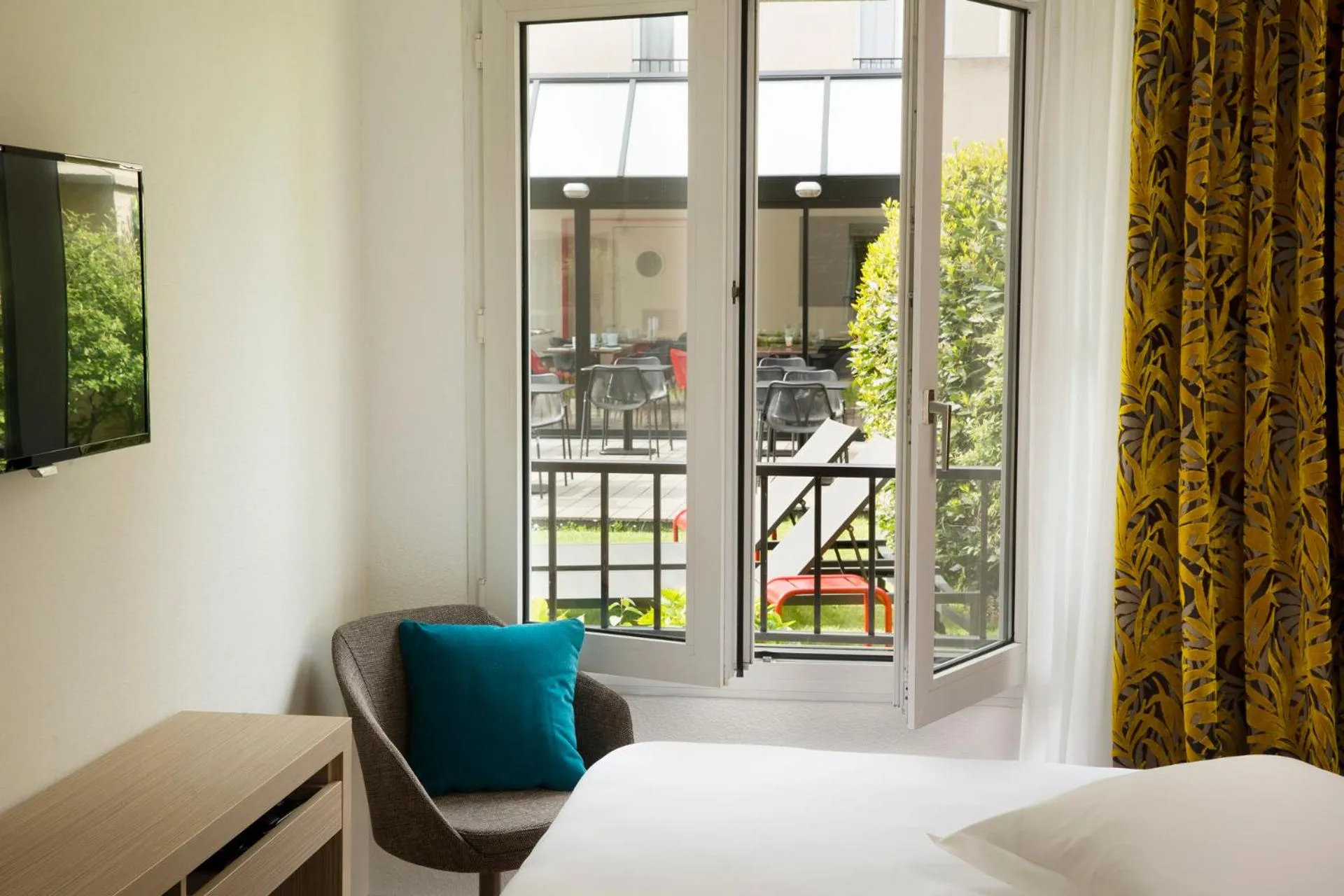 Garden view, Bed in Escale Oceania Saint Malo