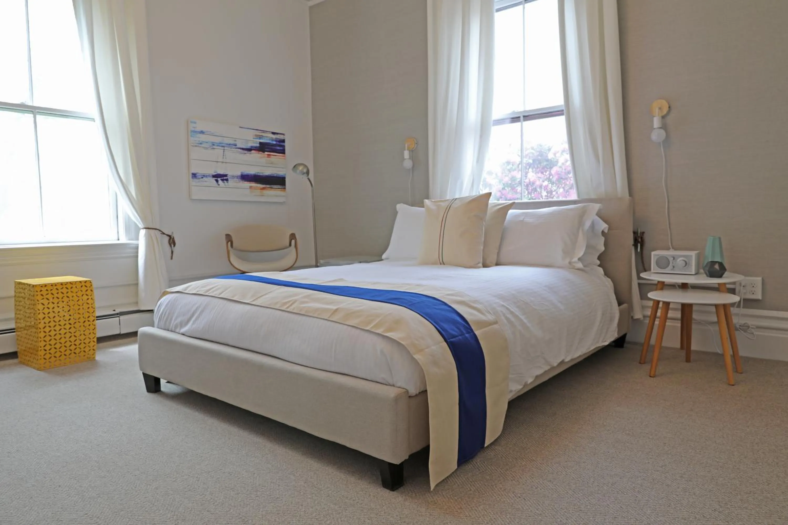 Photo of the whole room, Bed in The Hotel Marblehead